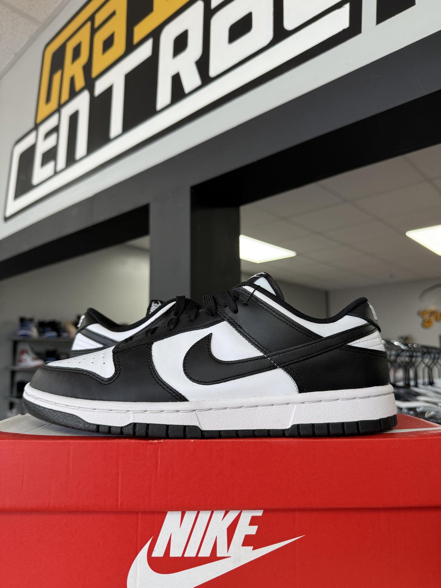 Dunk Low "Panda" Used Size 8.5