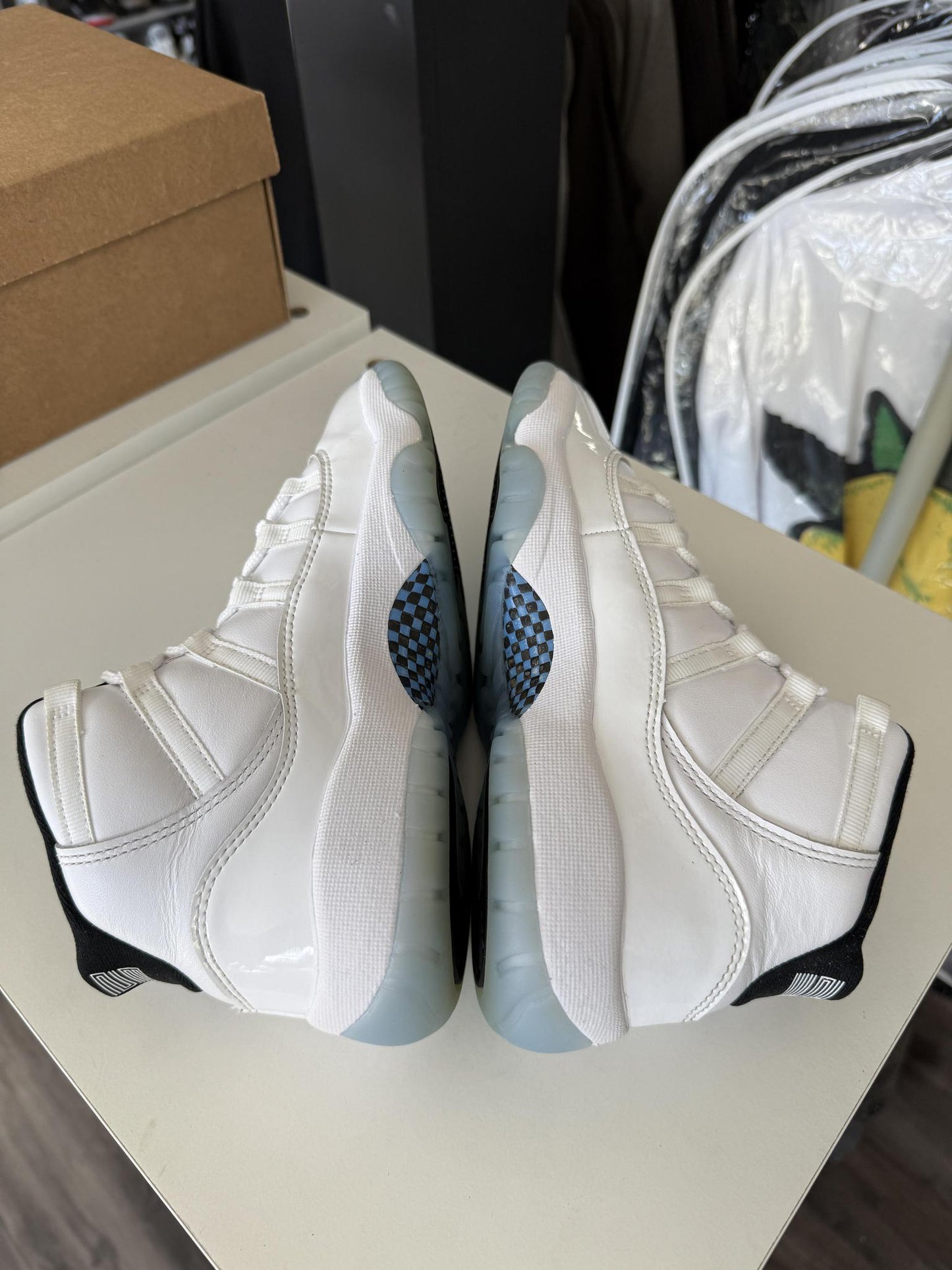 Jordan 11 "Legend Blue" Used Size 5Y/6.5W