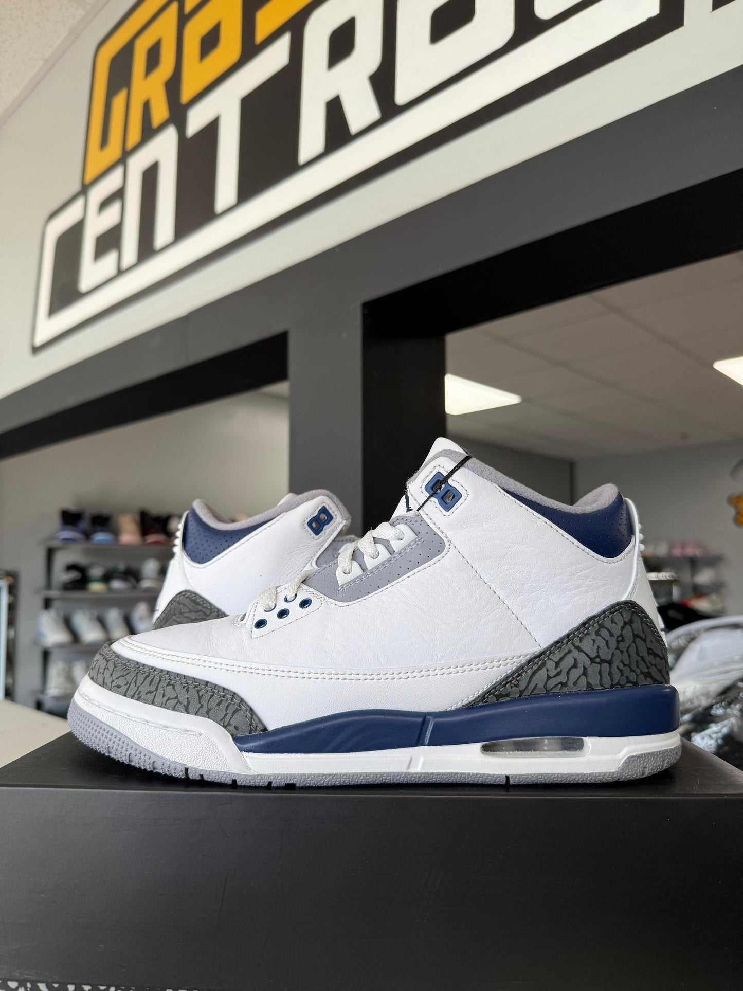 Jordan 3 "Midnight Navy" Used Size 7Y/8.5W