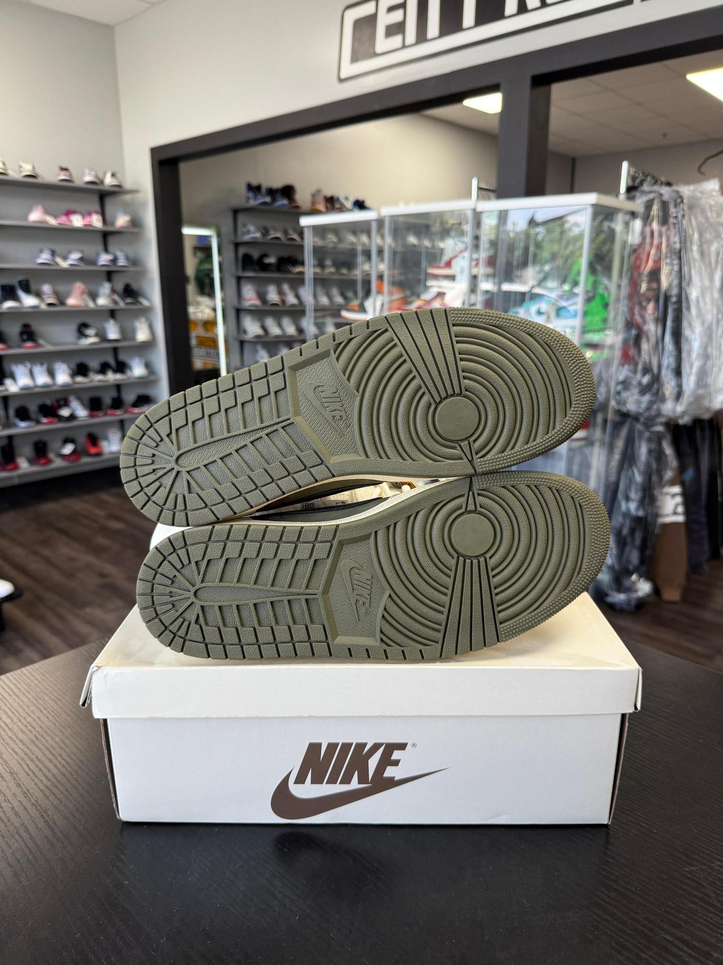Jordan 1 Low x Travis Scott "Medium Olive" Used Size 12
