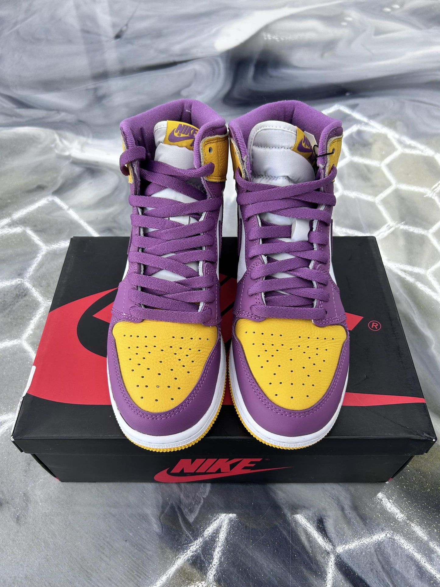 Jordan 1 "Brotherhood" Used Size 7Y/8.5W