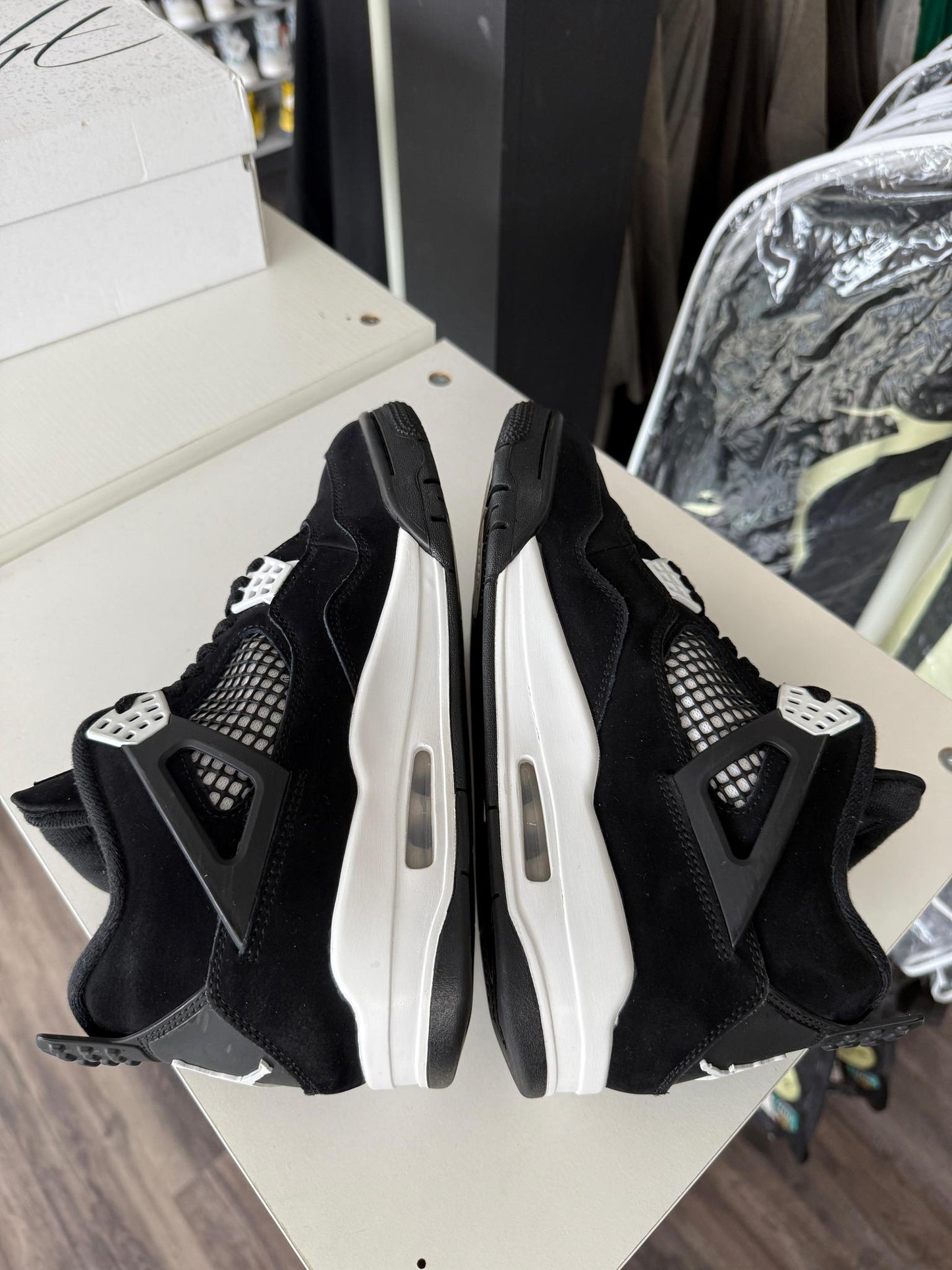 Jordan 4 "White Thunder" Used Size 8.5