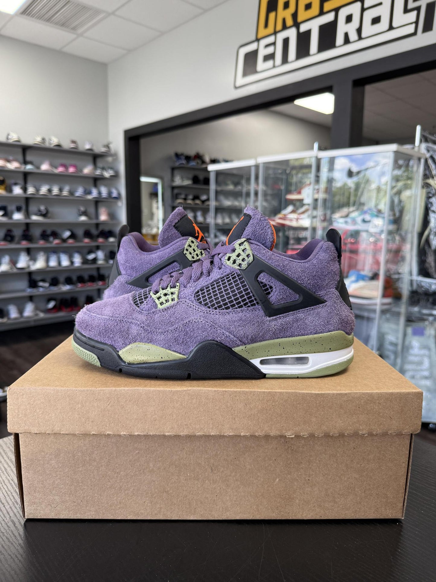 Jordan 4 "Canyon Purple" Used Size 8