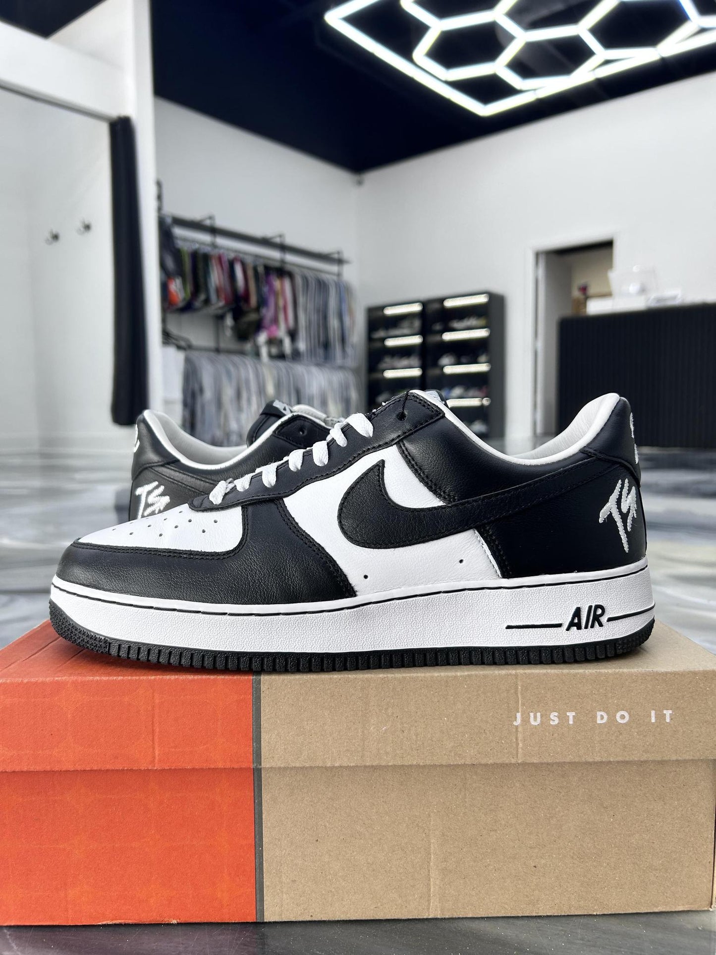 Air Force 1 Low "Terror Squad" Used Size 12