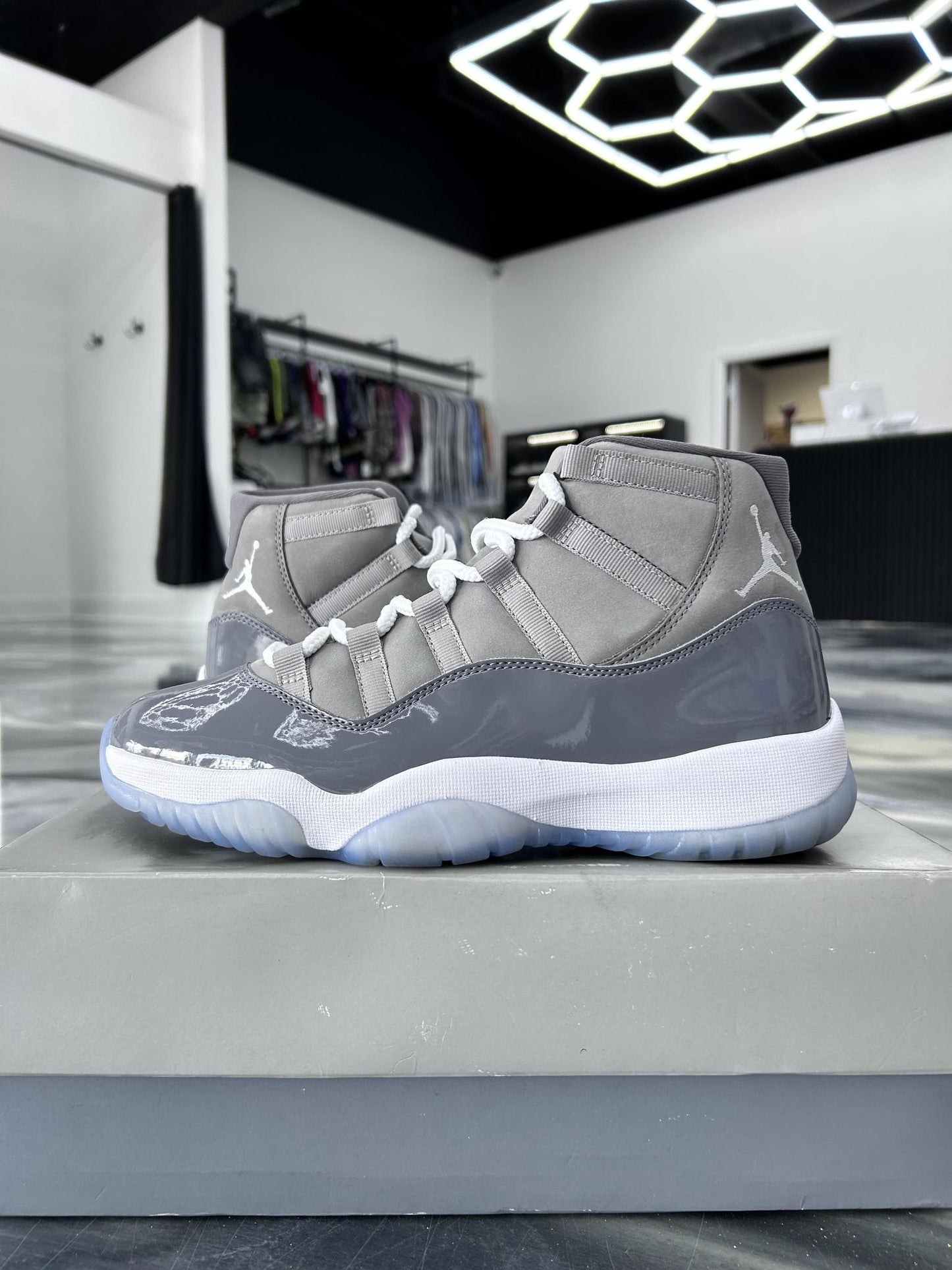 Jordan 11 "Cool Grey" Used Size 9