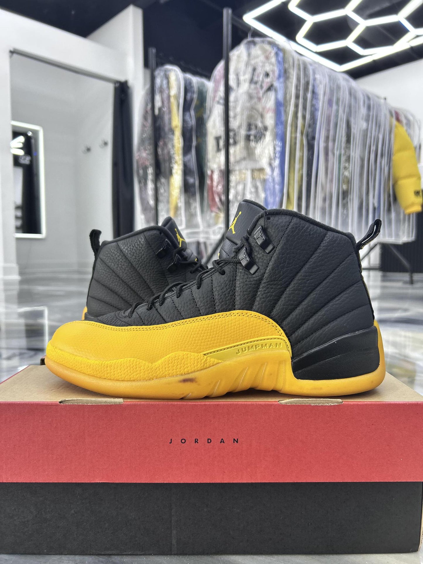 Jordan 12 University Gold Used Size 10