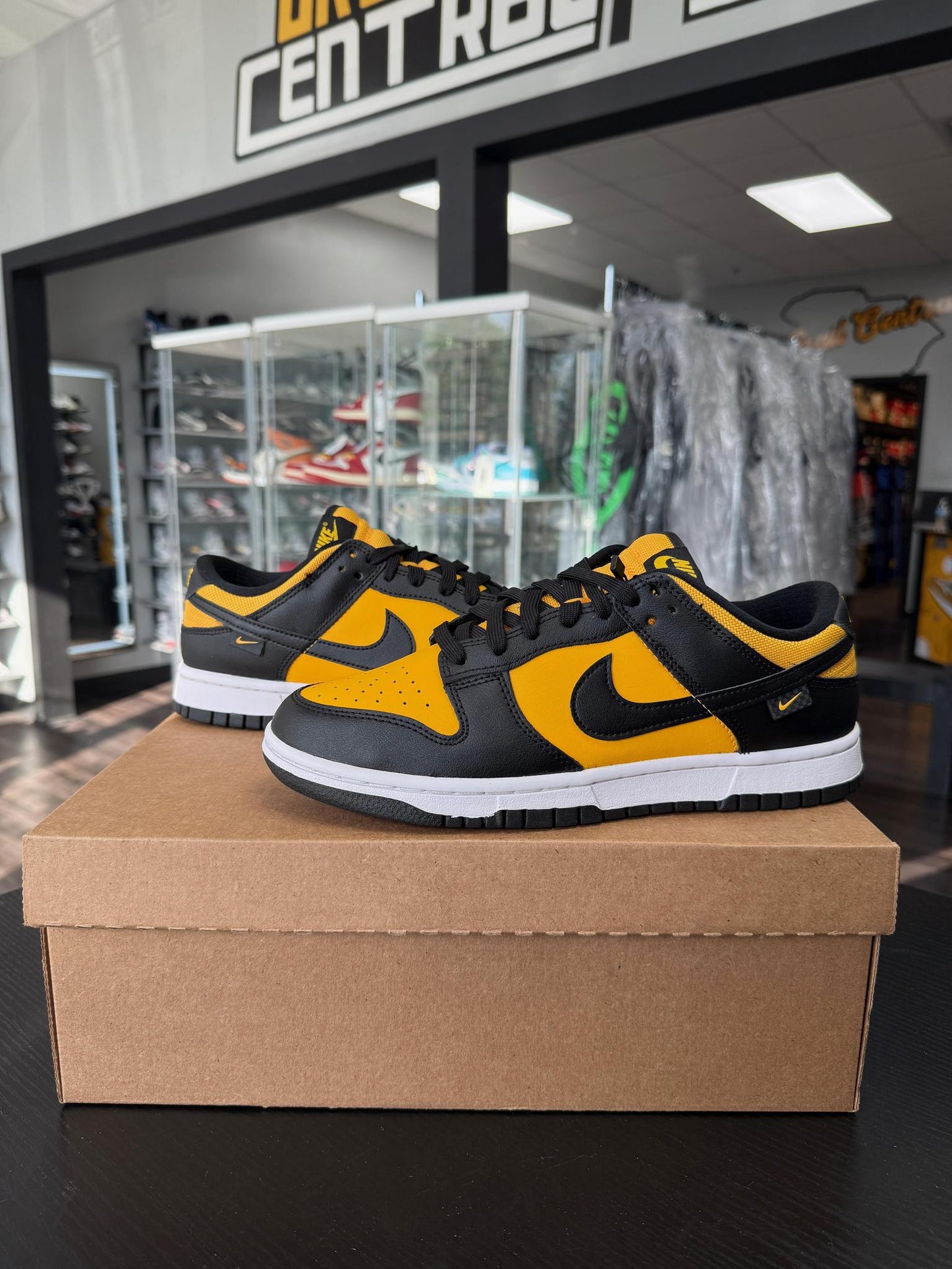 Nike Dunk Low "Reverse Goldenrod" Used Size 8