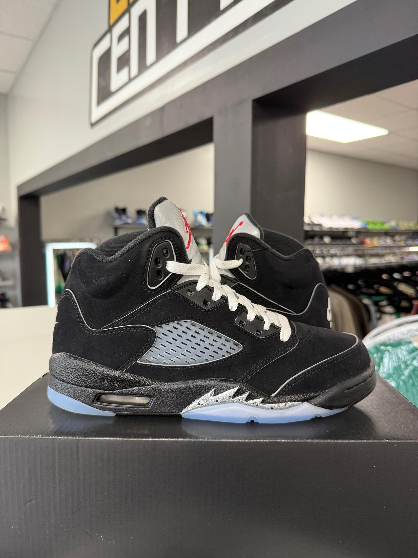 Jordan 5 "Metallic Reimagined" Used Size 5.5Y/7W