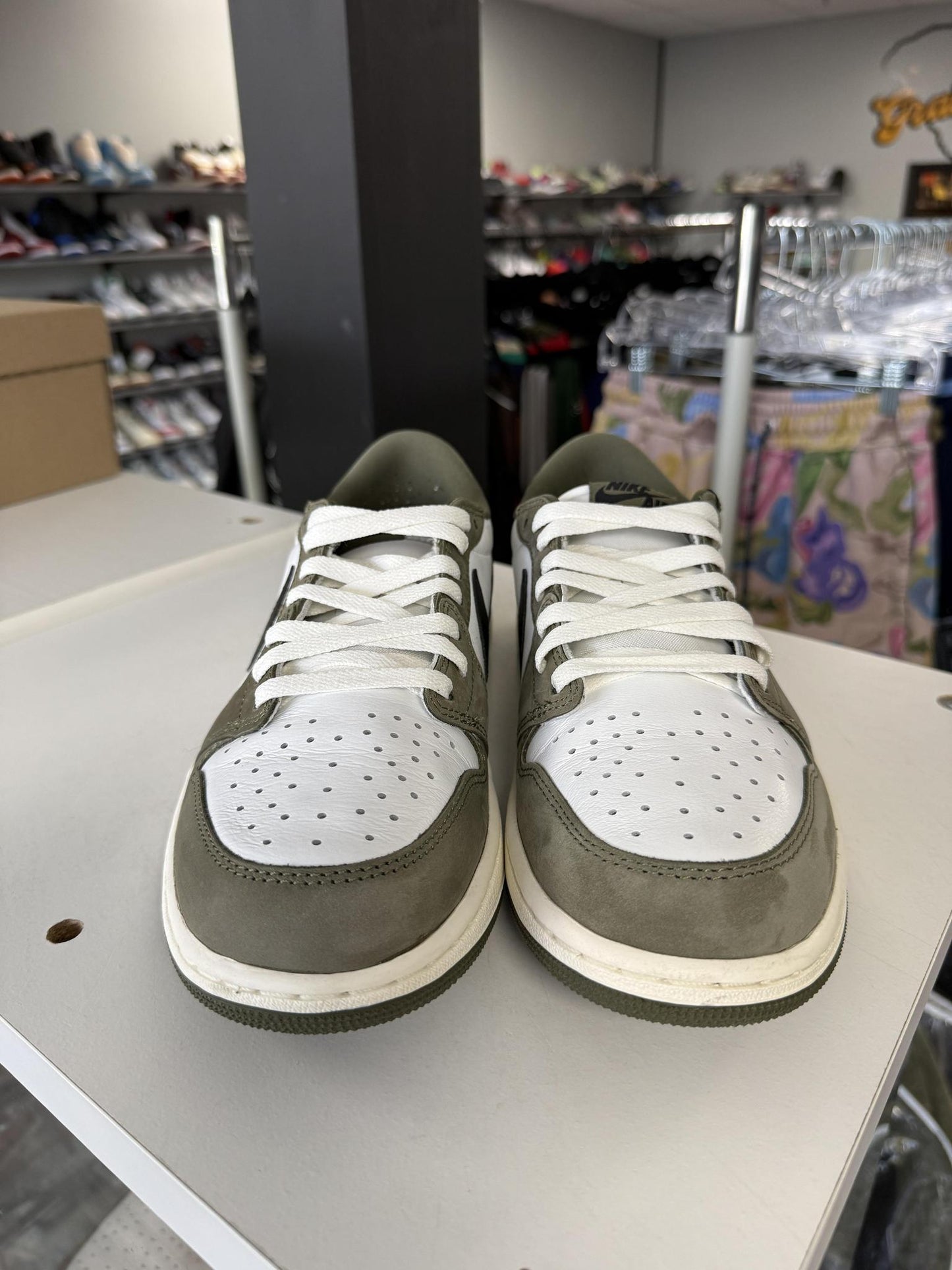 Jordan 1 Low "Medium Olive" Used Size 9.5