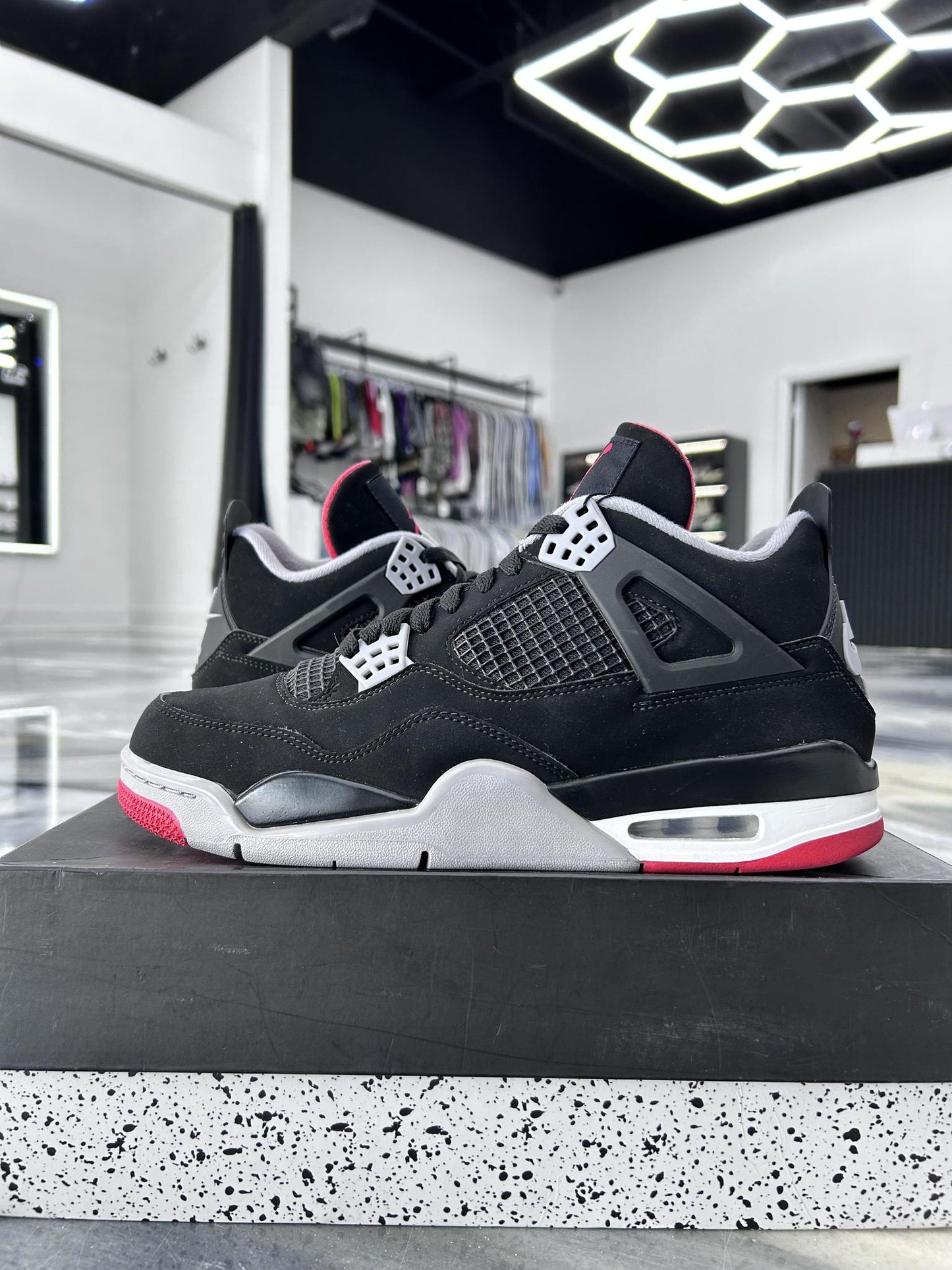 Jordan 4 "Bred 2019" Used Size 9.5