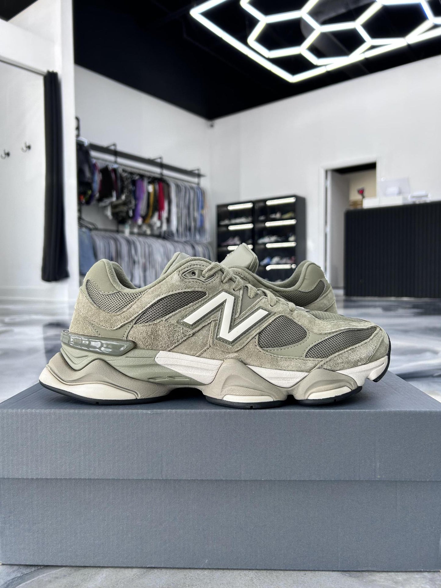 New Balance 9060 "Olive" Used Size 11
