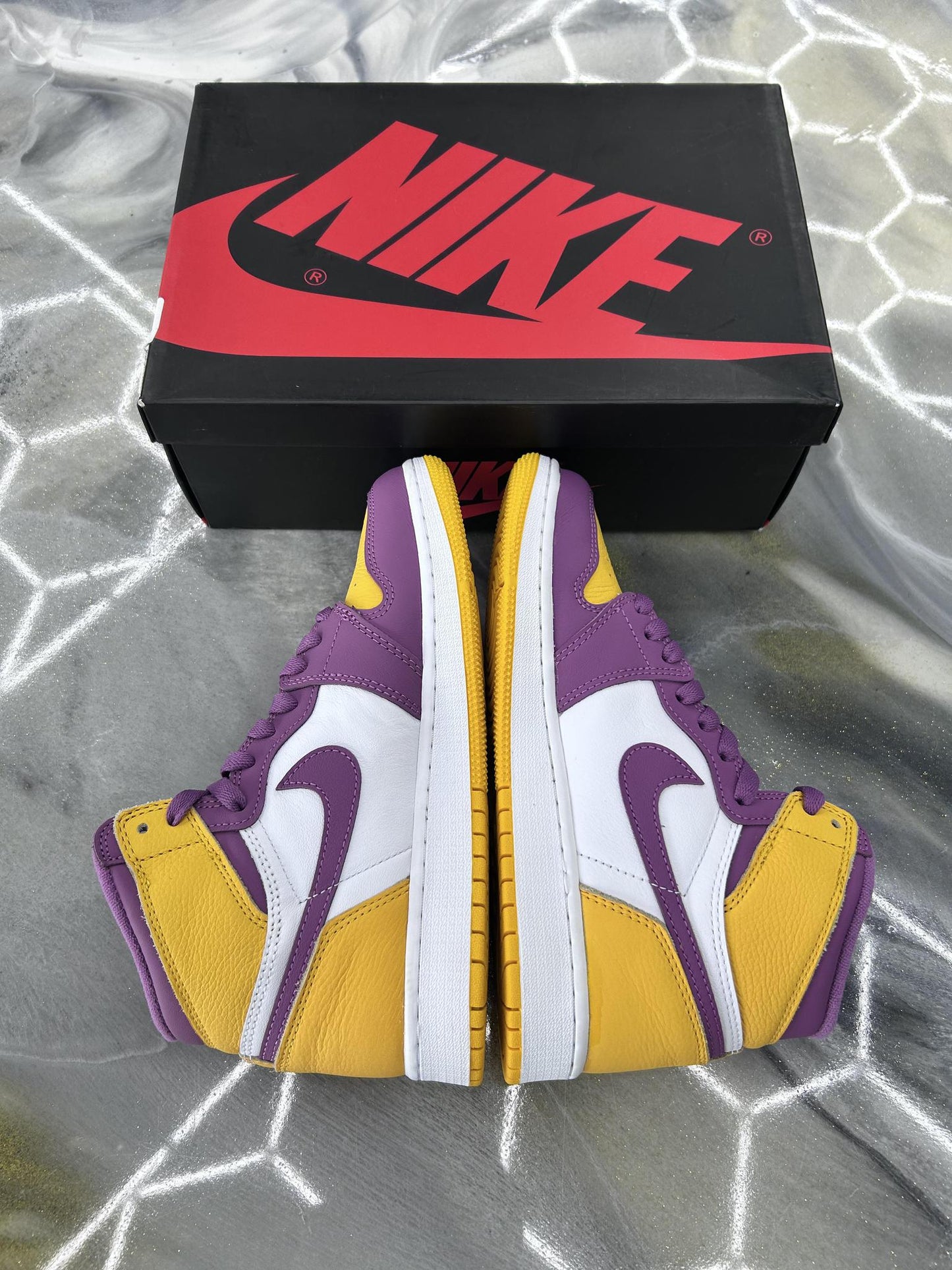 Jordan 1 "Brotherhood" Used Size 7Y/8.5W