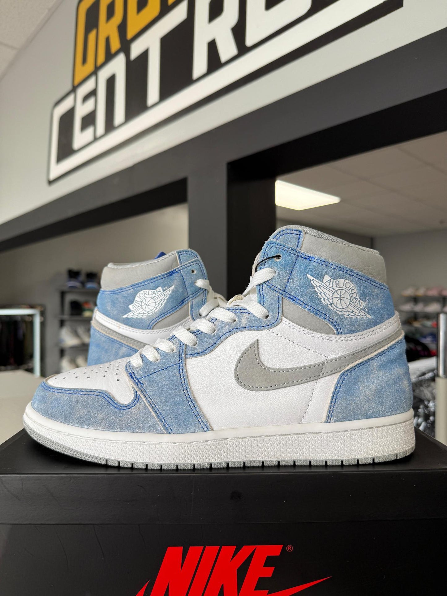 Jordan 1 "Hyper Royal" Used Size 9.5