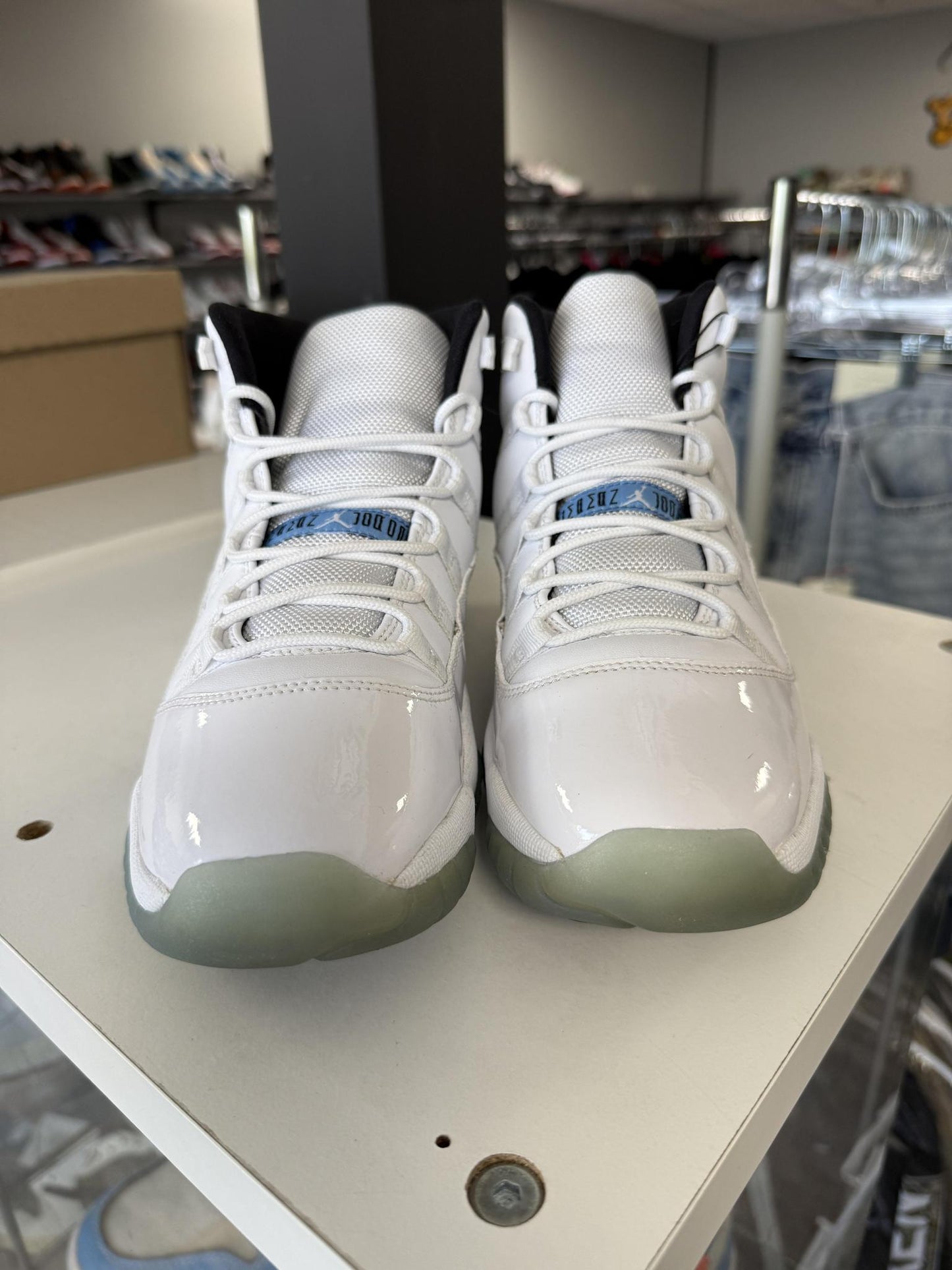 Jordan 11 "Legend Blue" Used Size 7Y/8.5W