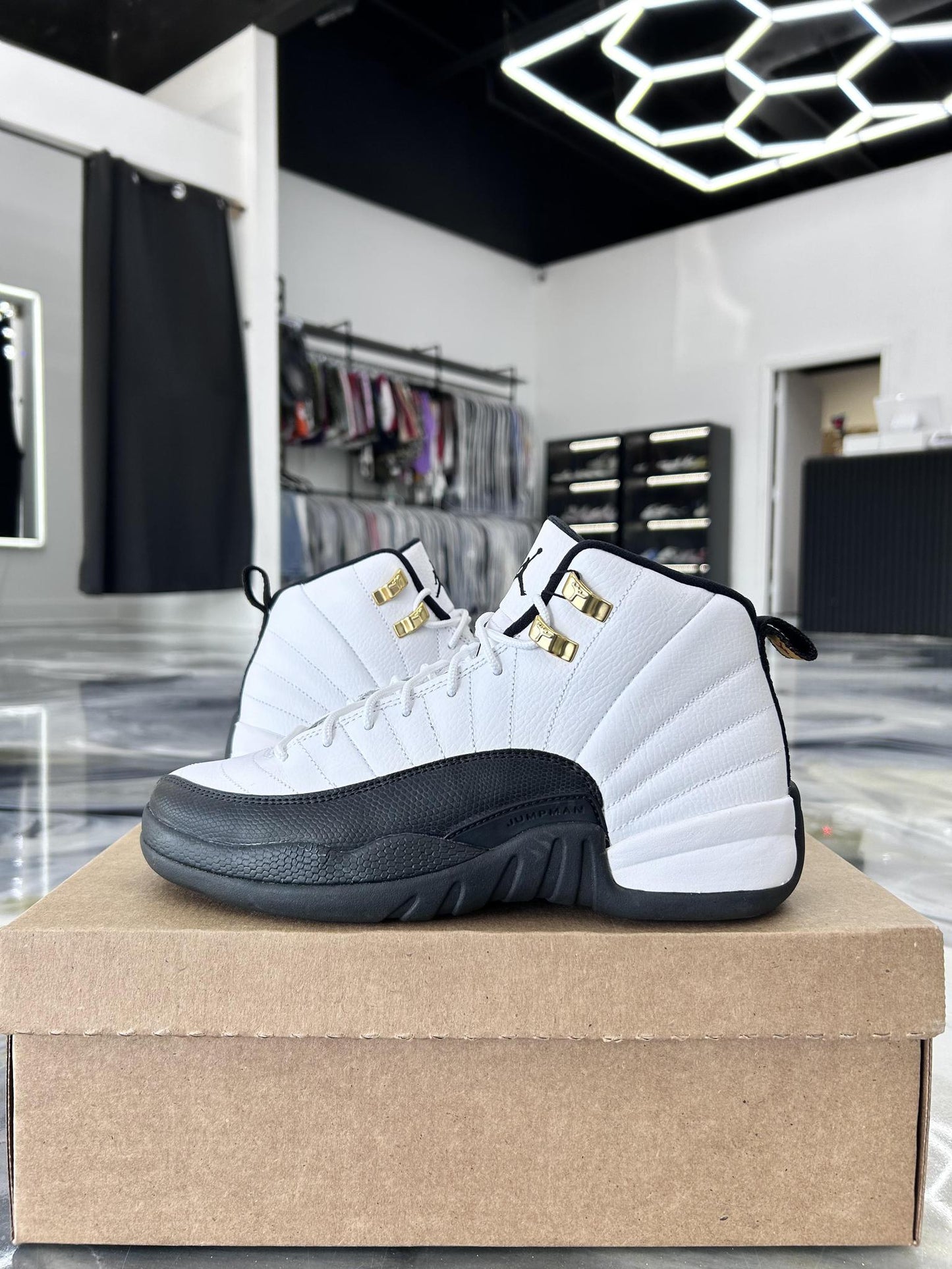 Jordan 12 "Taxi" Used Size 7Y/8.5W