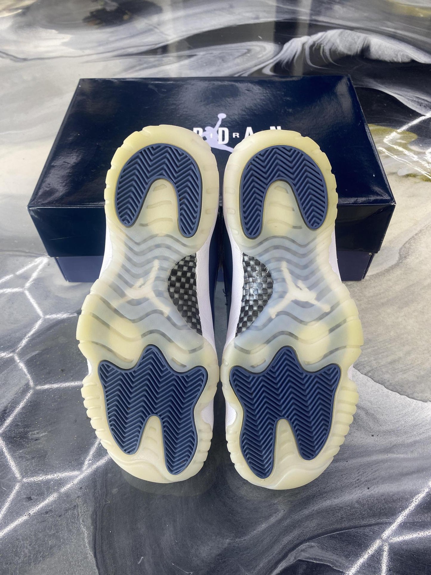 Jordan 11 Low "Diffused Blue" Used Size 8