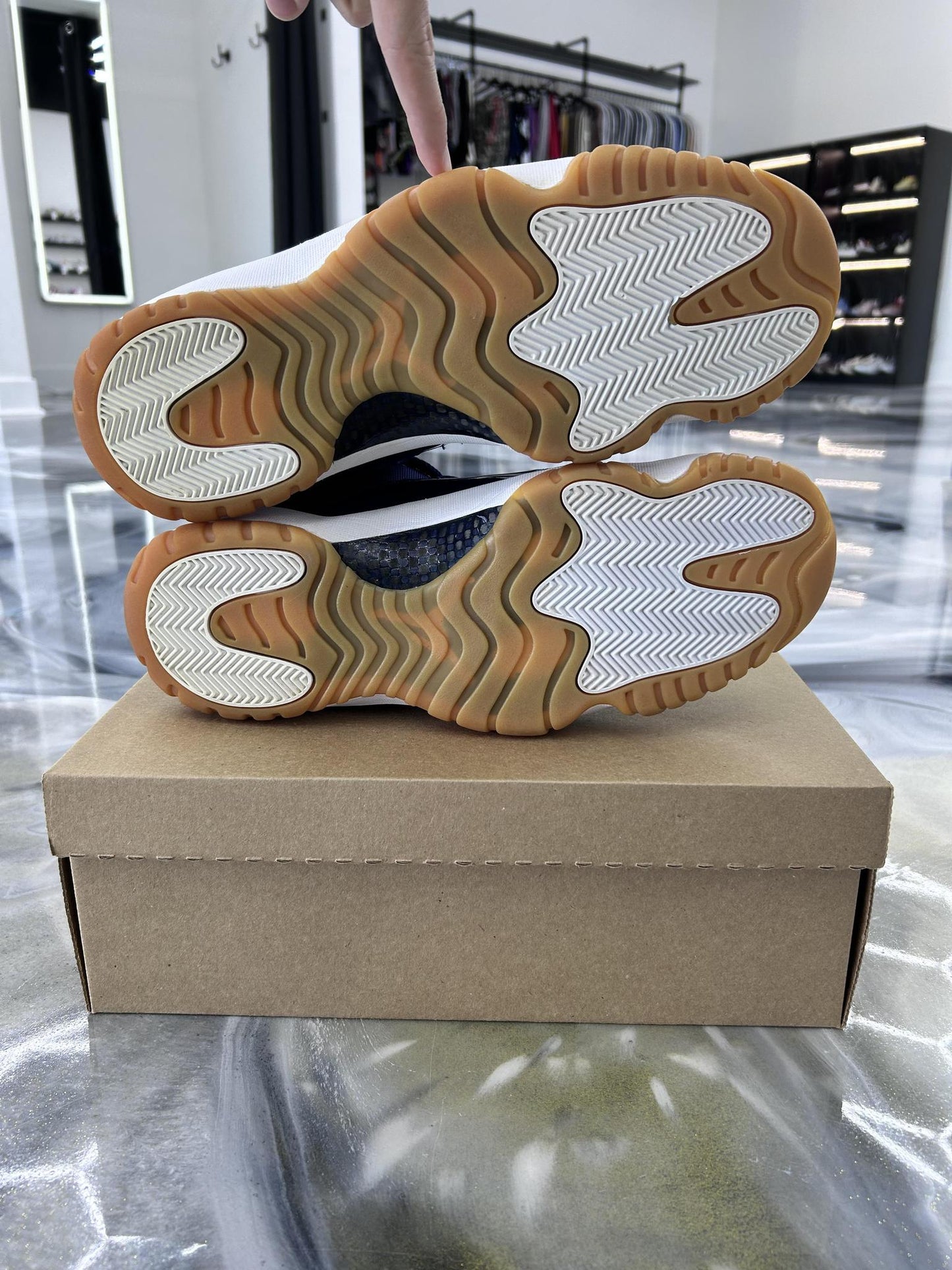 Jordan 11 Low "Navy Gum" Used Size 14