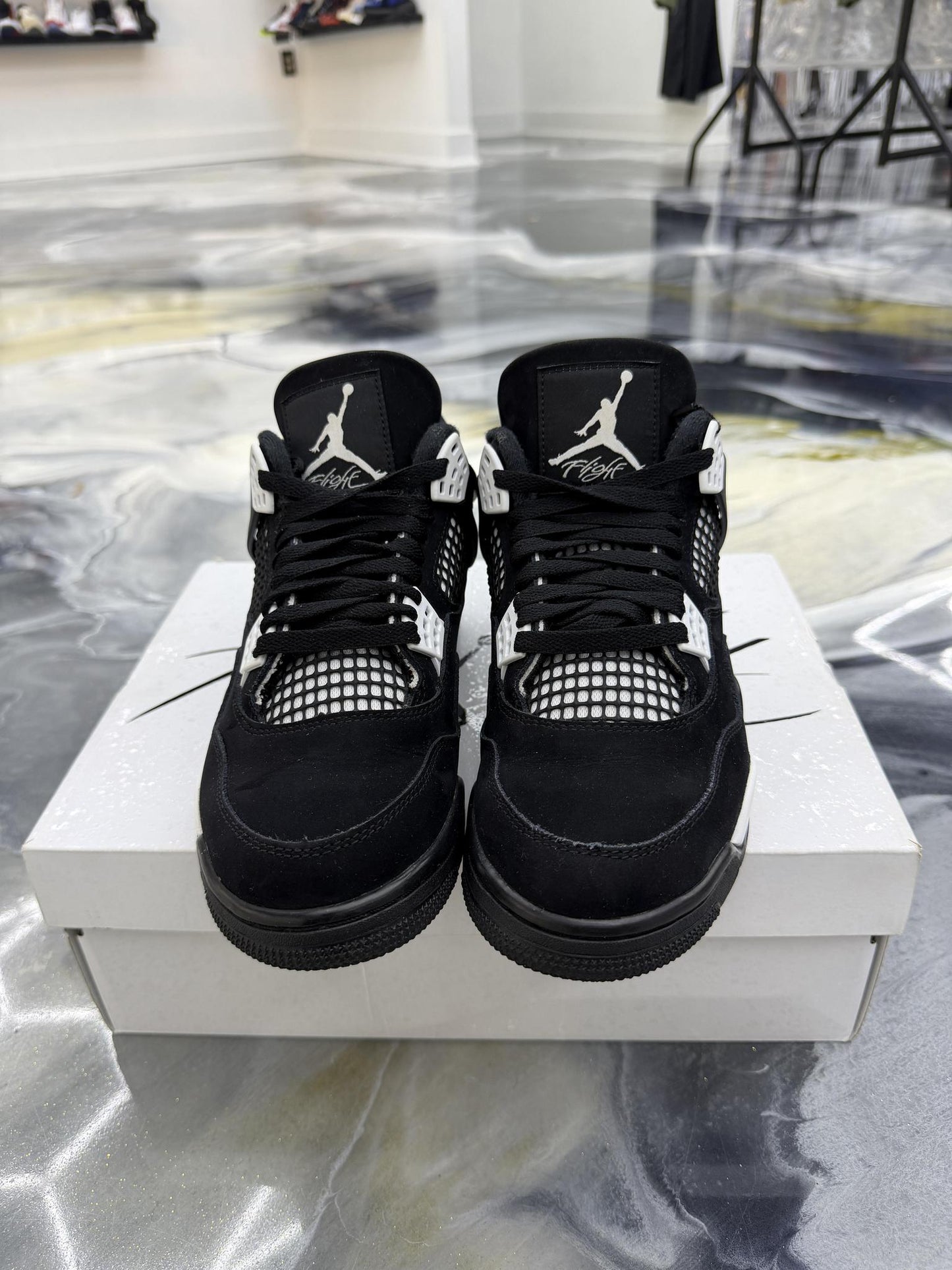 Jordan 4 White Thunder Used Size 8