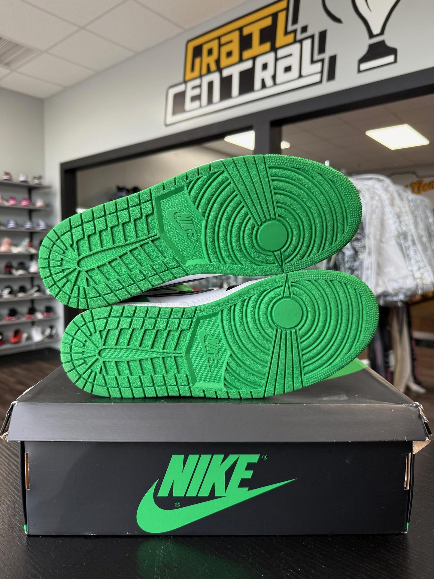 Jordan 1 "Lucky Green" Used Size 10