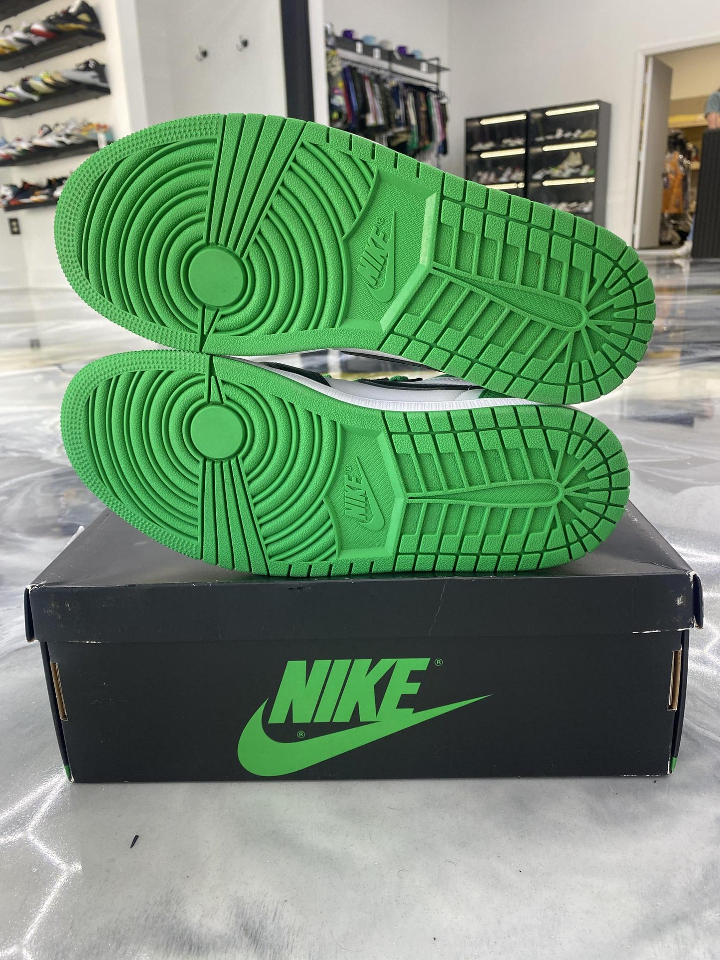 Jordan 1 "Lucky Green" Used Size 8