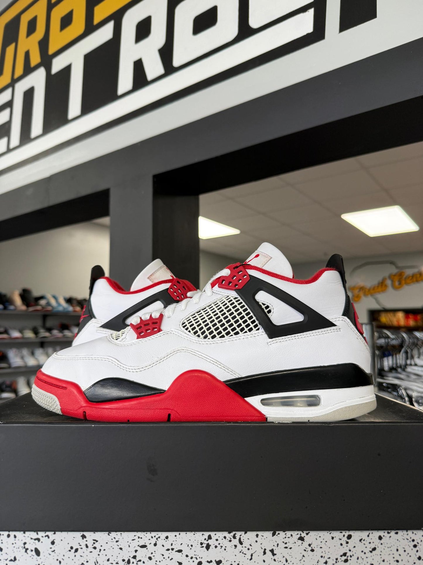 Jordan 4 "Fire Red" Used Size 9.5