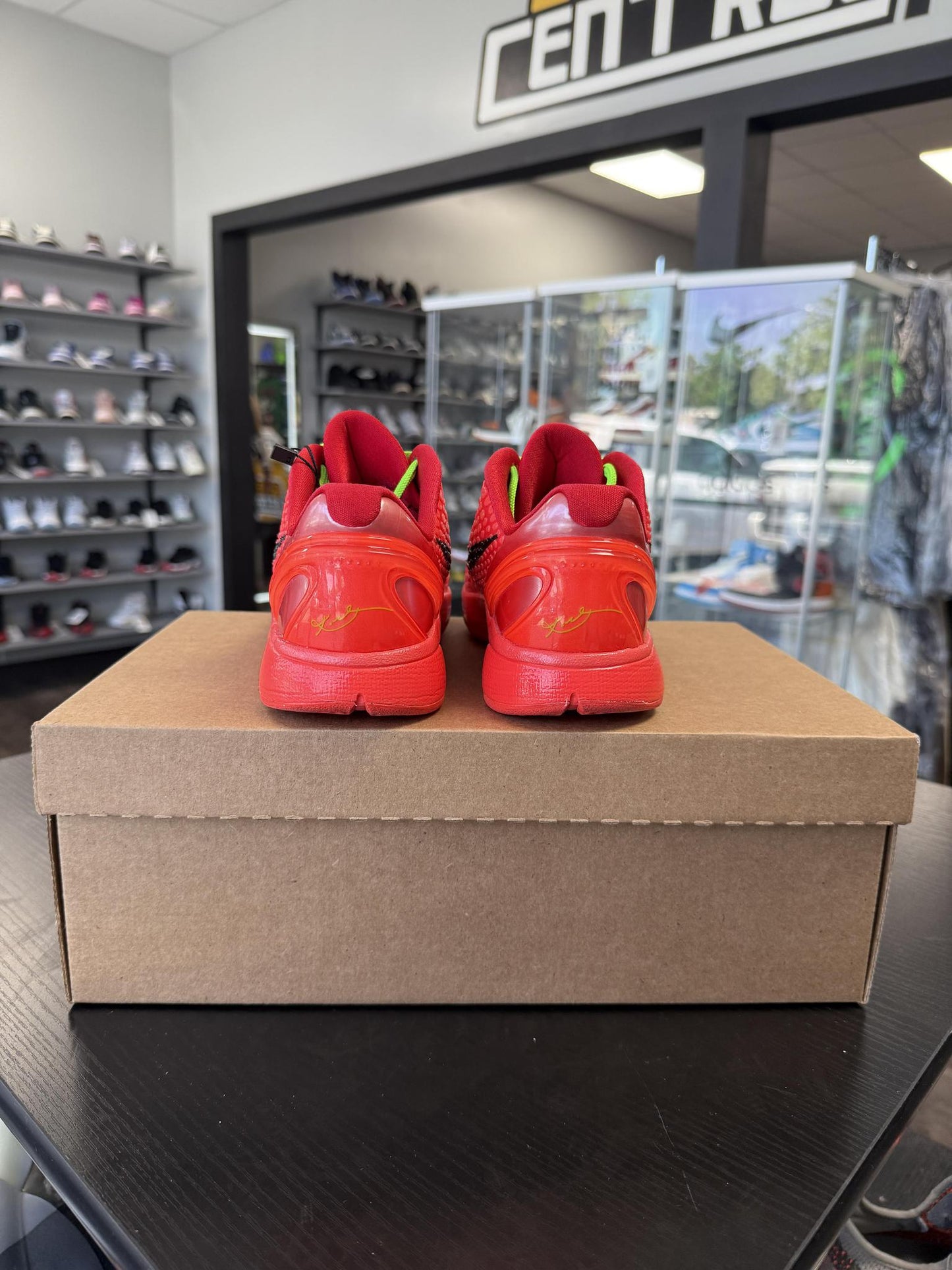 Kobe 6 "Reverse Grinch" Used Size 4.5Y/6W