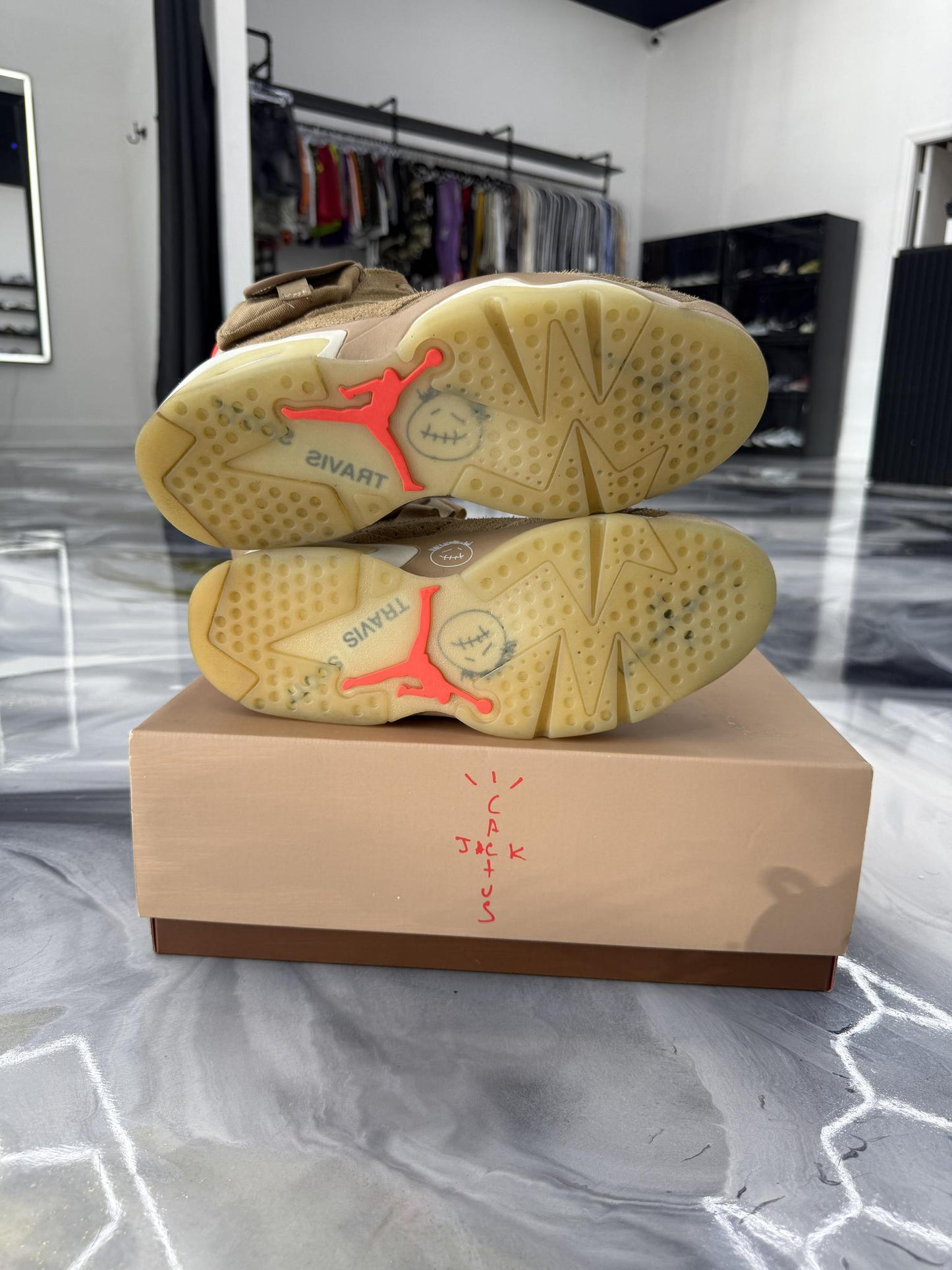 Jordan 6 X Travis Scott "British Khaki" Used Size 9