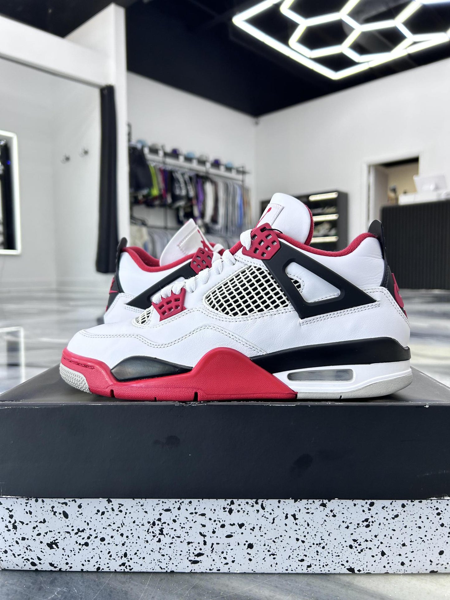 Jordan 4 "Fire Red" Used Size 8