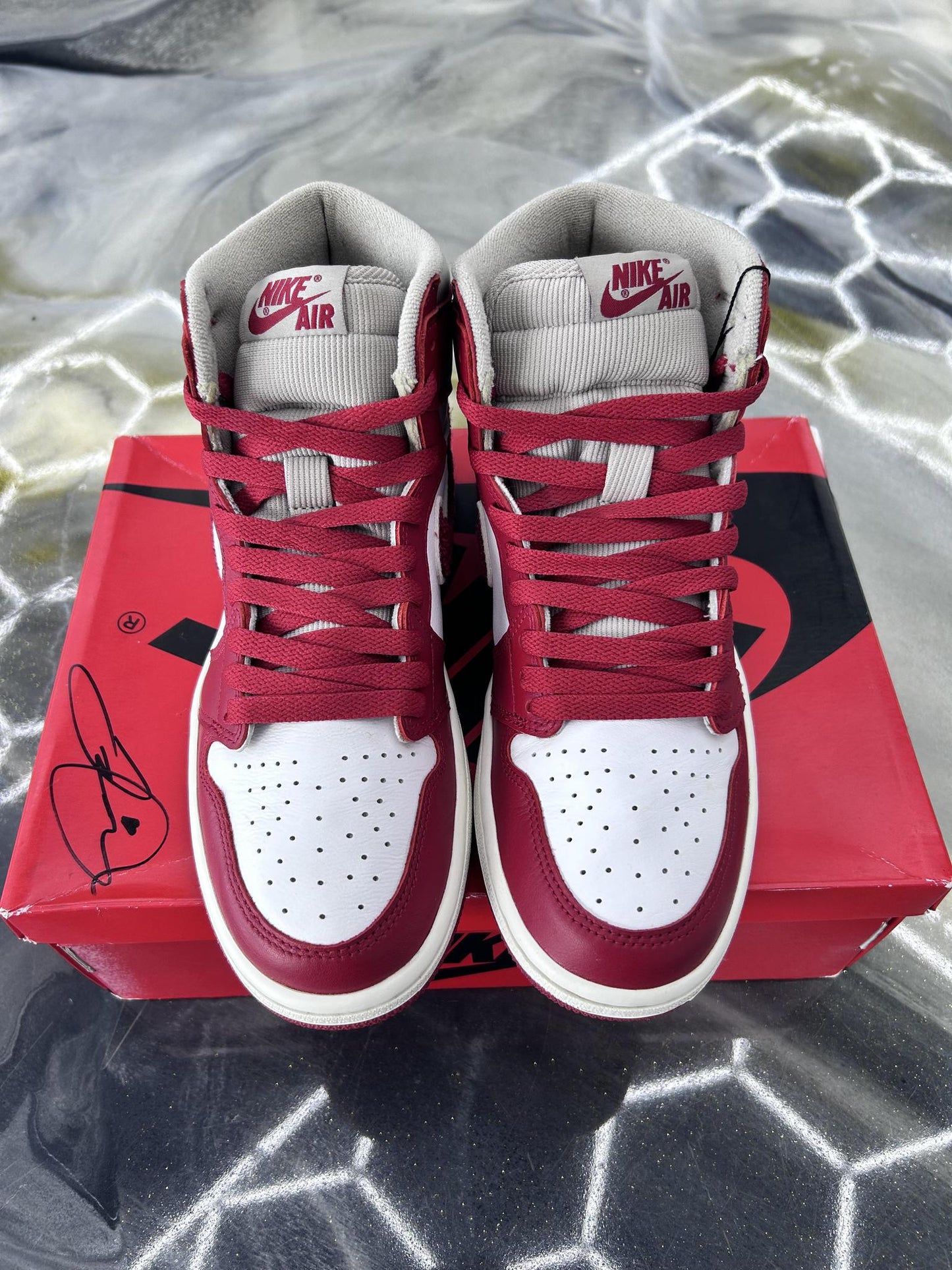 Jordan 1 High "Varsity Red" Used Size 6.5Y/8W