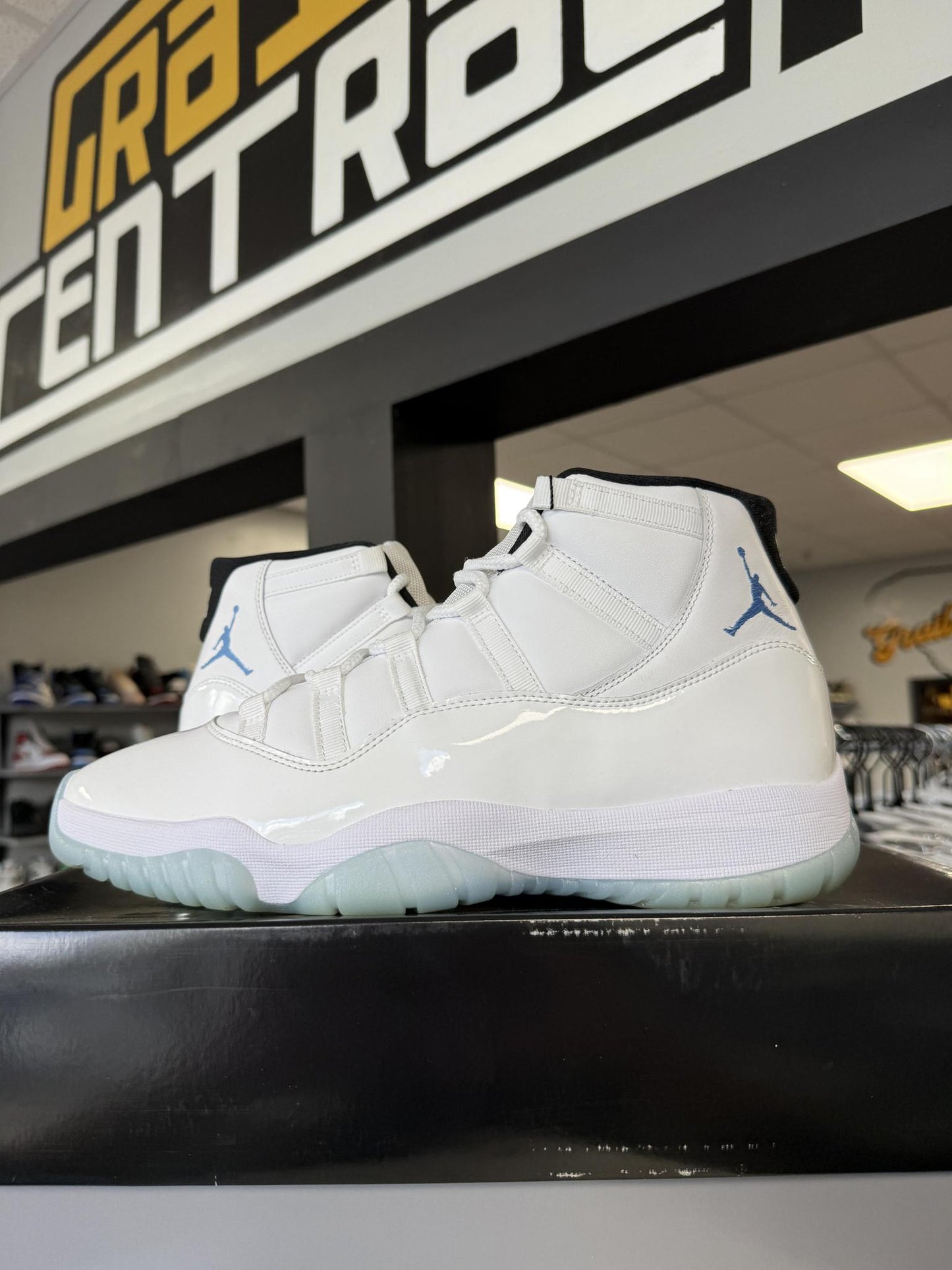 Jordan 11 "Legend Blue" Used Size 12