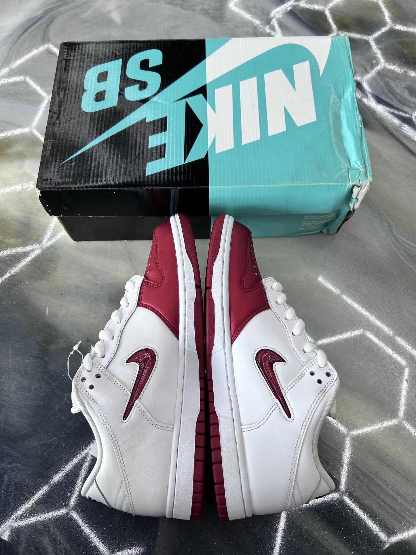 Nike SB Dunk Low x Supreme "Jewel Red" Used Size 7.5