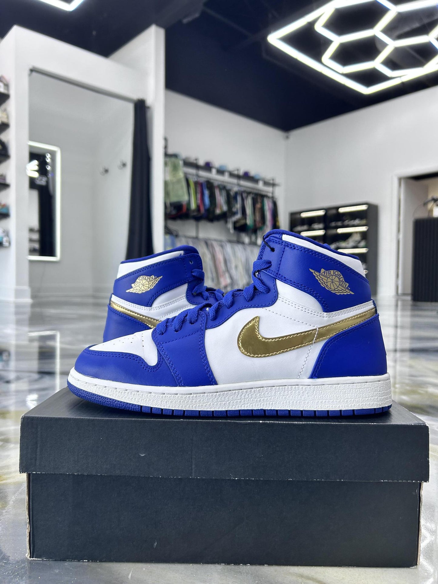 Jordan 1 Mid "Gold Medal" Used Size 7Y/8.5W