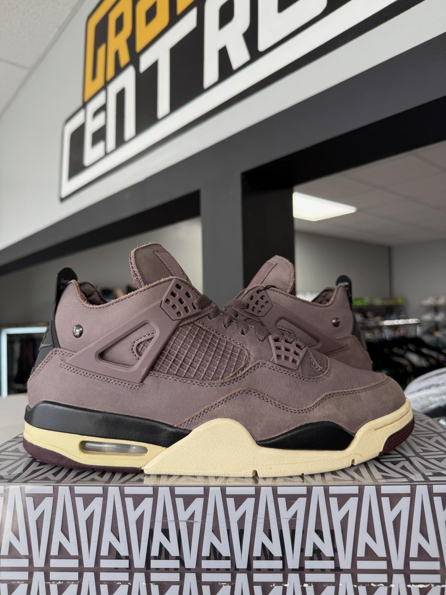 Jordan 4 x A Ma Maniere "Violet Ore" Used Size 9.5