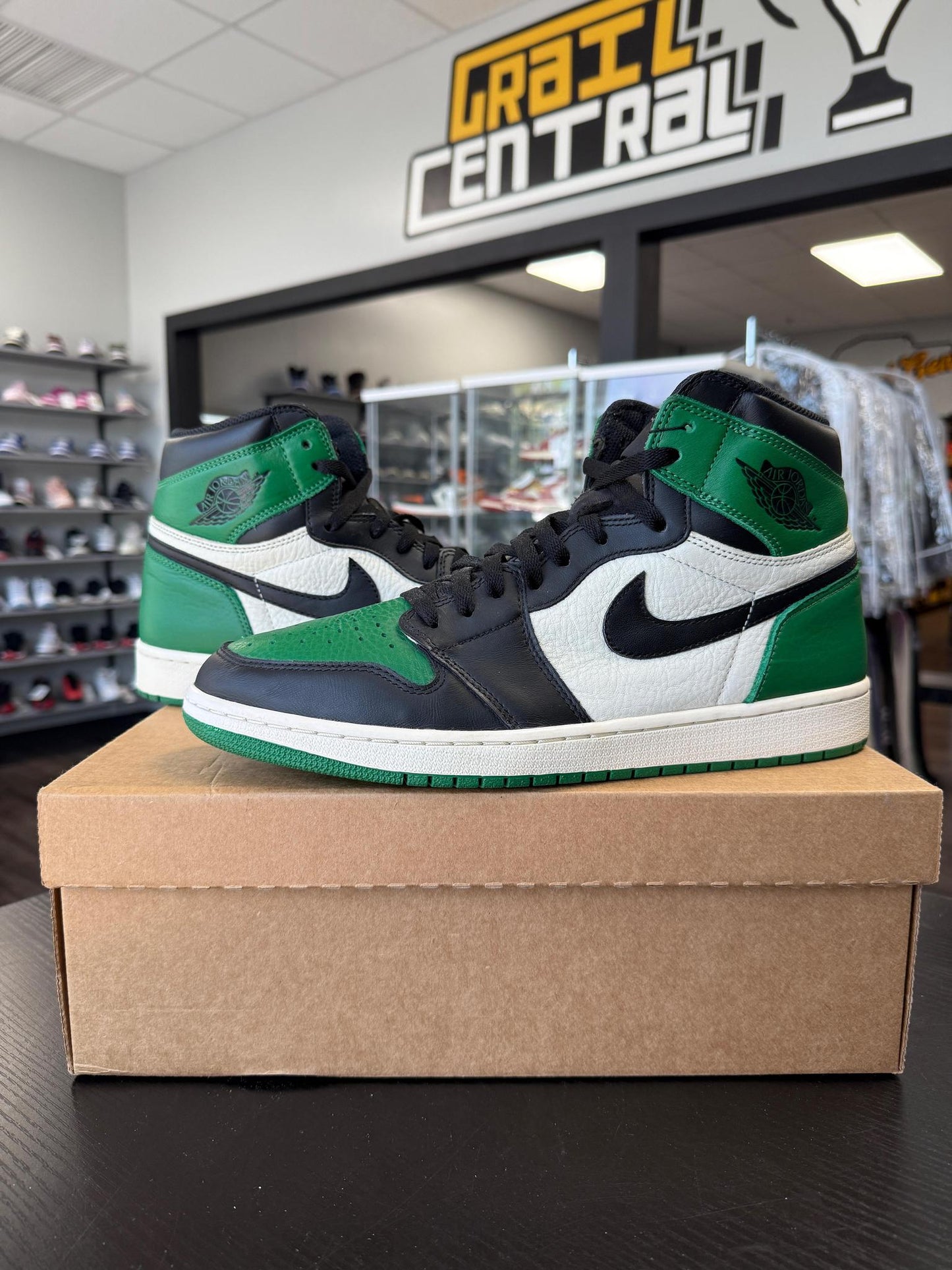 Jordan 1 "Pine Green" Used Size 12