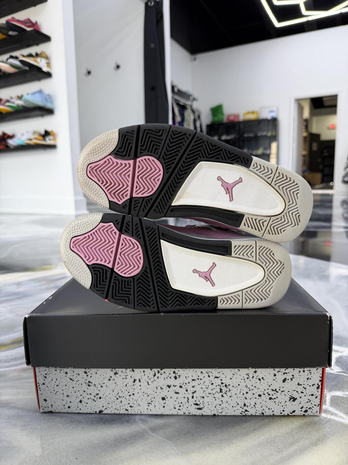 Jordan 4 "Orchid" Used Size 5Y/6.5W