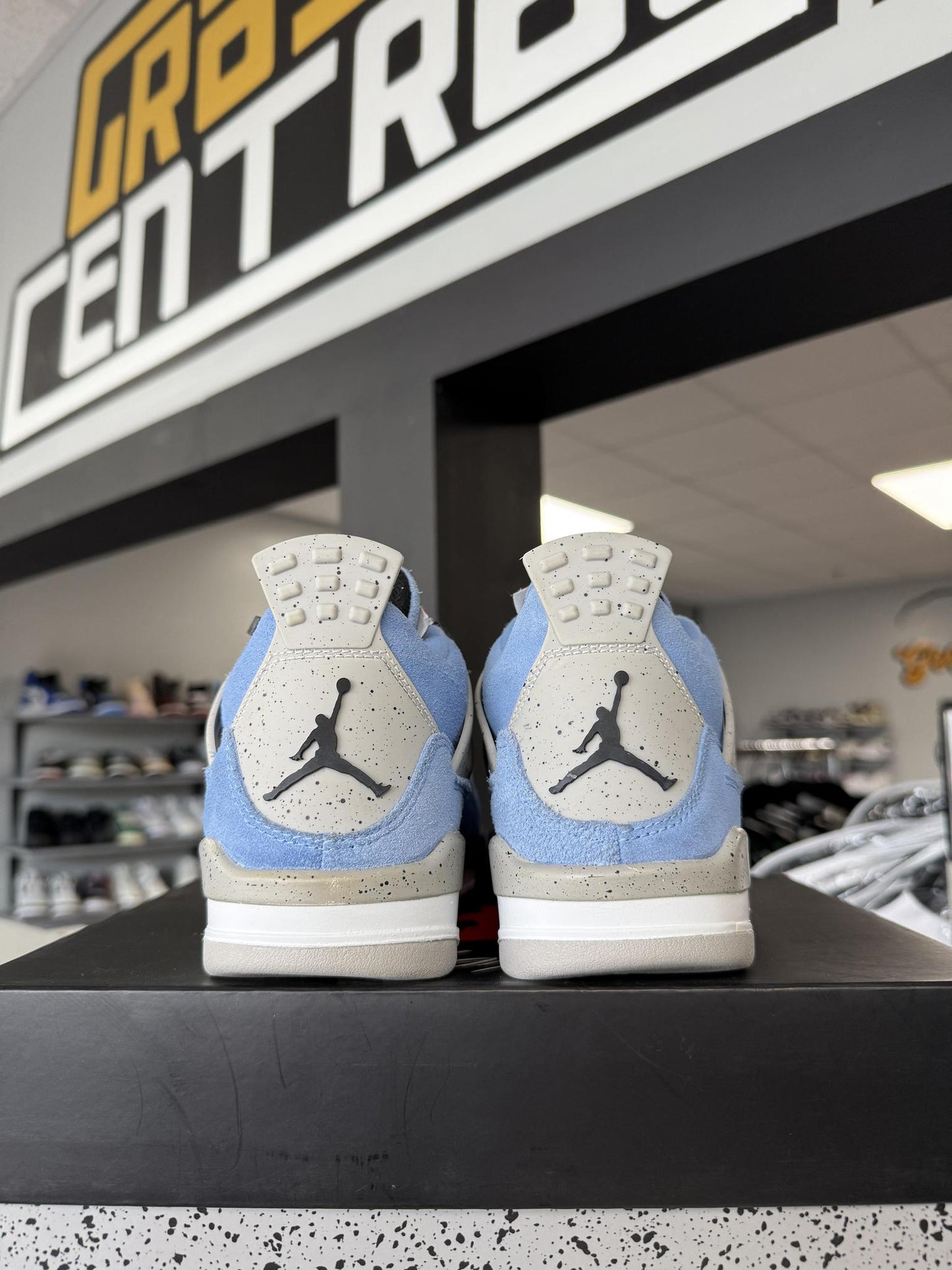 Jordan 4 "University Blue" Used Size 4.5Y/6W