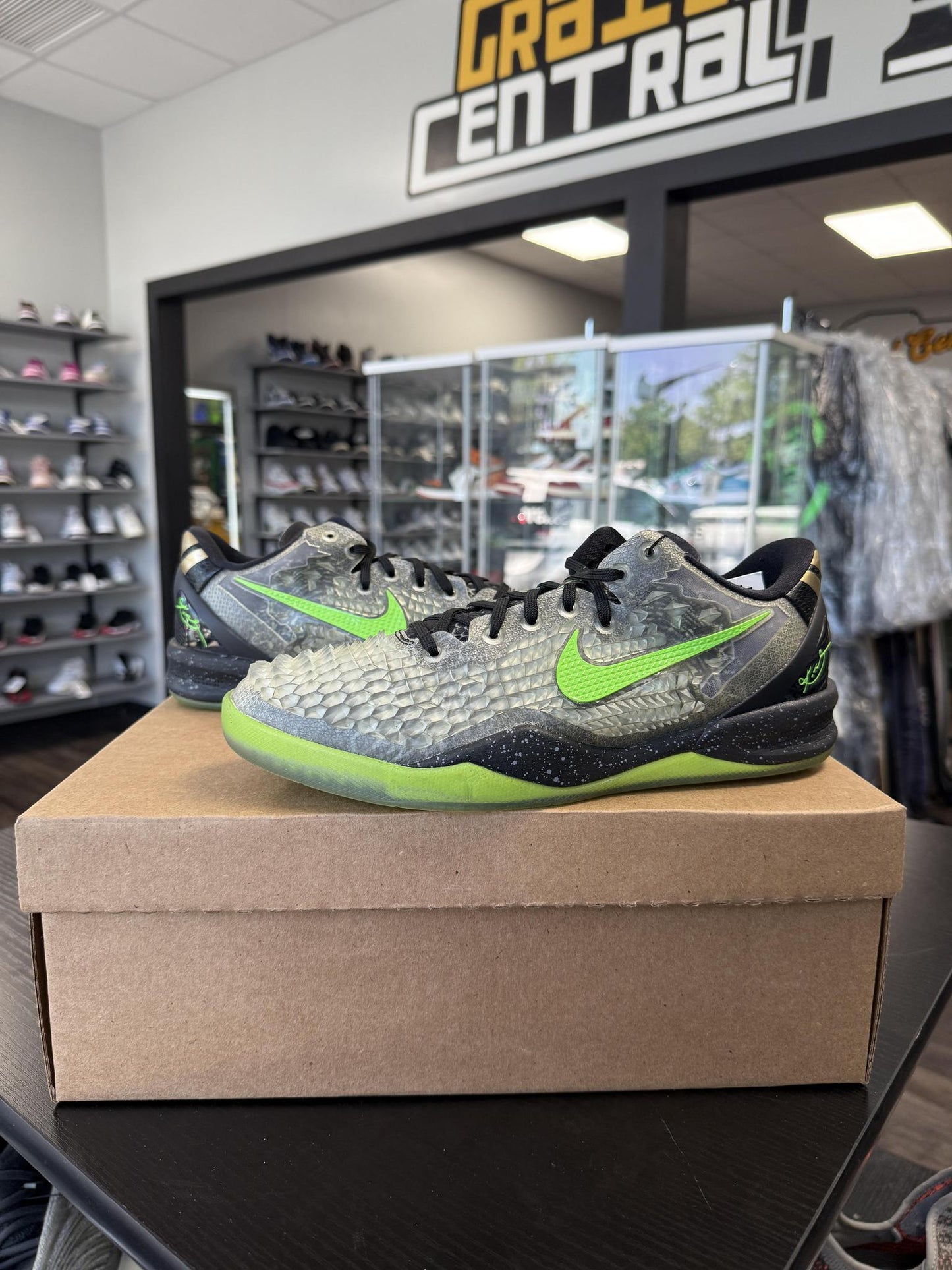 Nike Kobe 8 "Christmas 2013" Used Size 7Y/8.5W