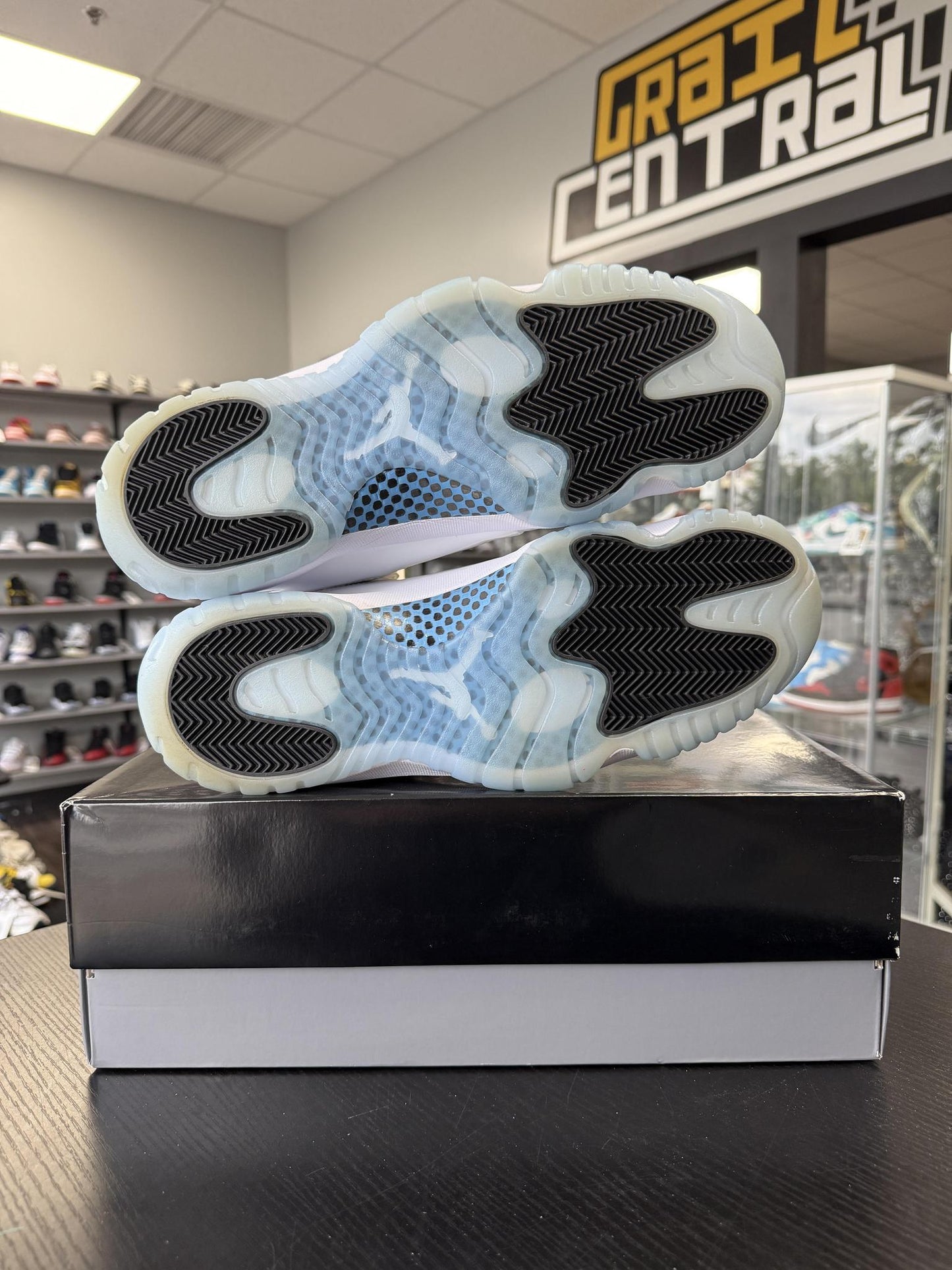 Jordan 11 "Legend Blue/Columbia" Used Size 13