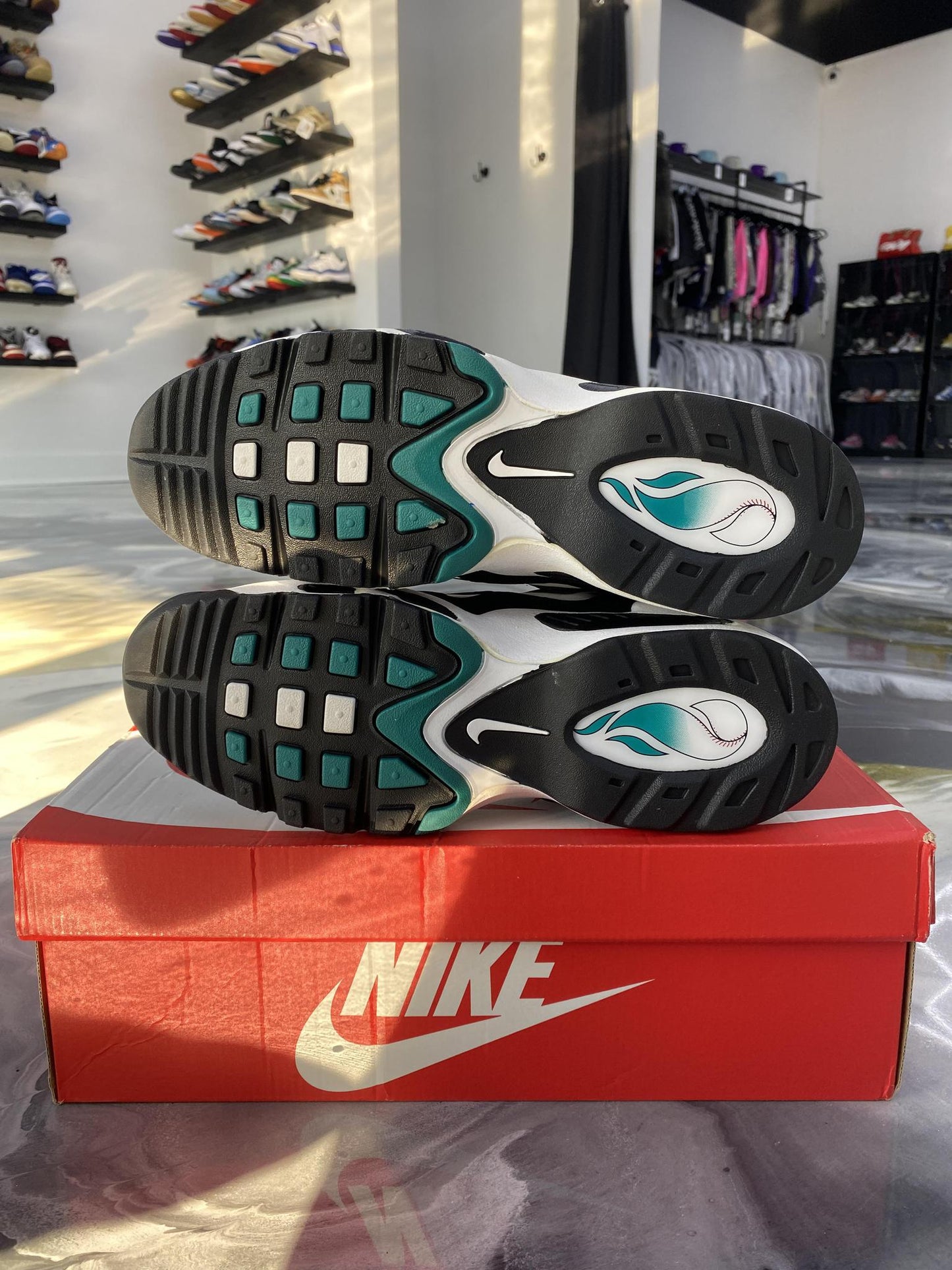 Ken Griffey Max 1 "Freshwater" Used Size 10