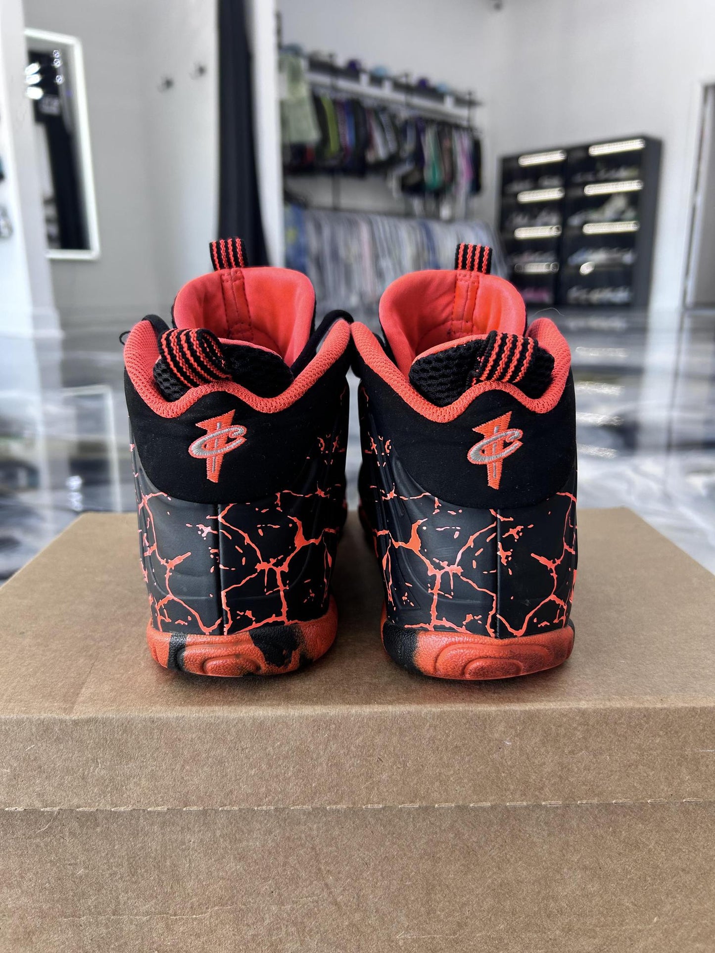 Foamposite "Magma" Used Size 5.5Y/7W