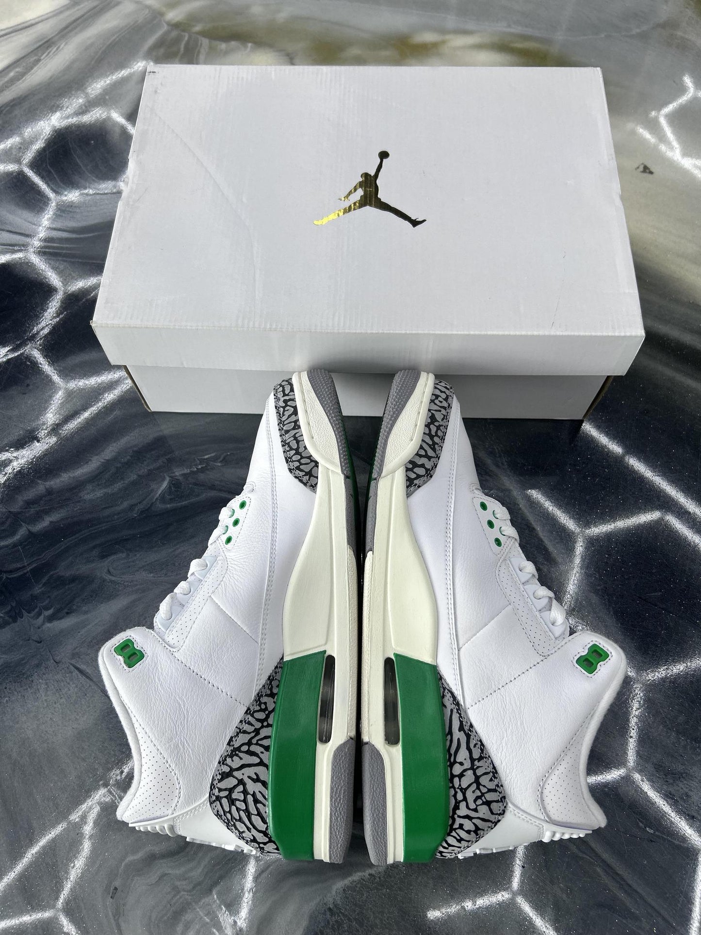 Jordan 3 "Lucky Green" Used Size 9