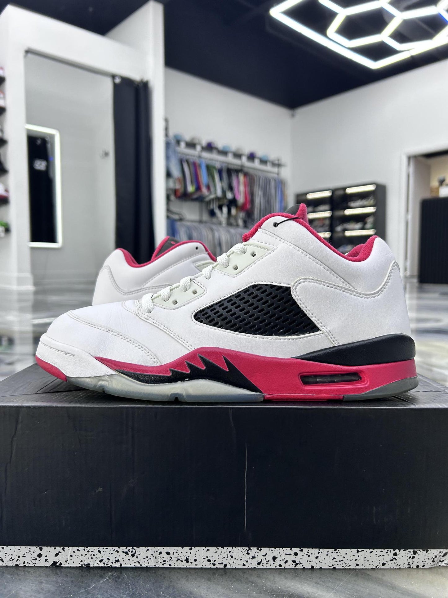 Jordan 5 Low "Fire Red" Size 9