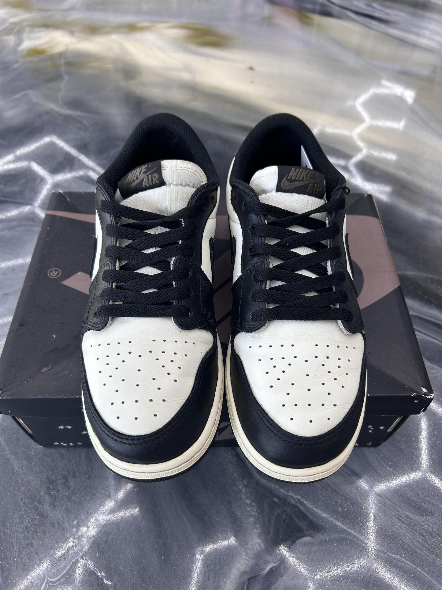 Jordan 1 "Mocha" Low Used Size 7Y/8.5W