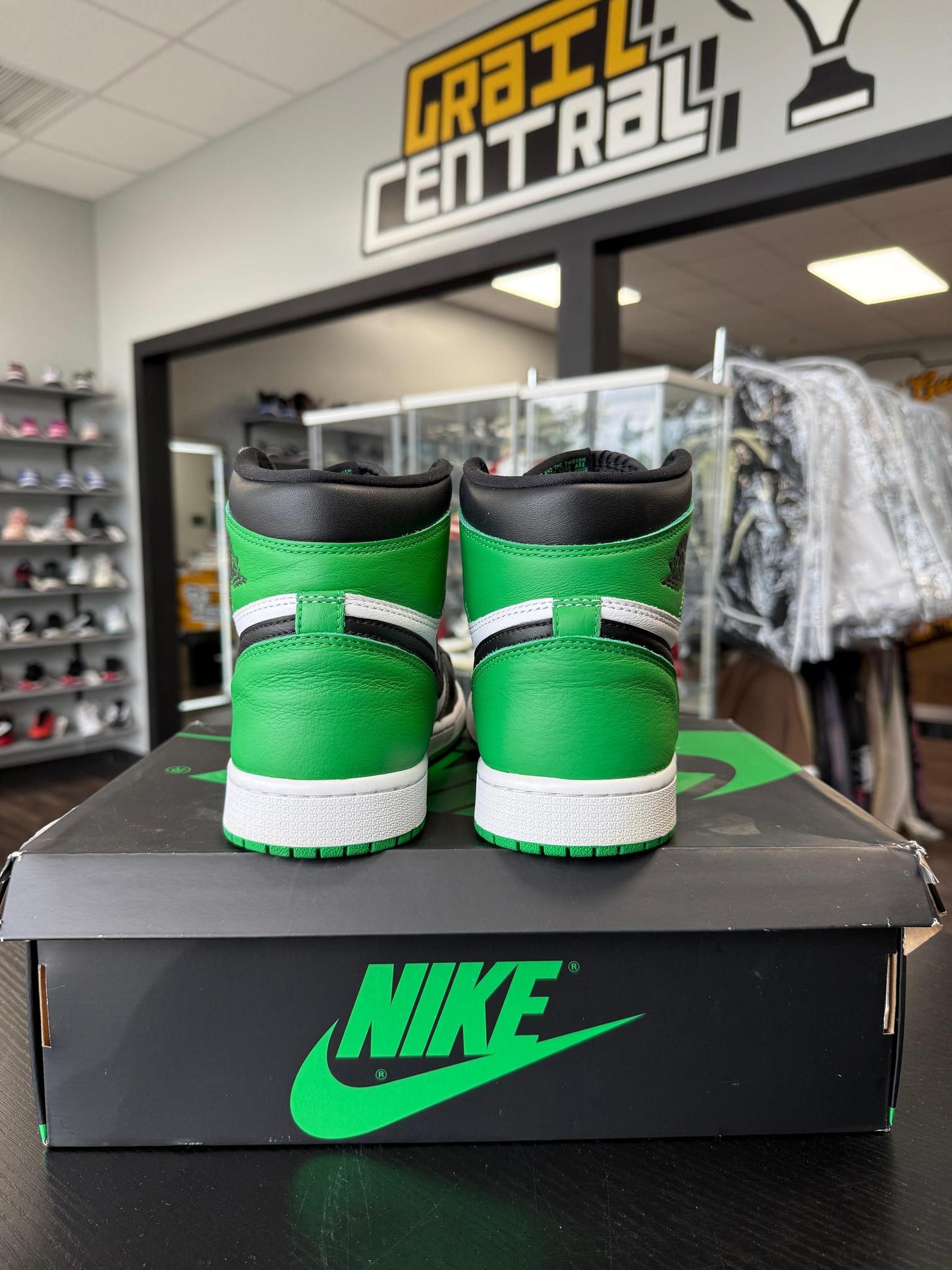 Jordan 1 "Lucky Green" Used Size 10