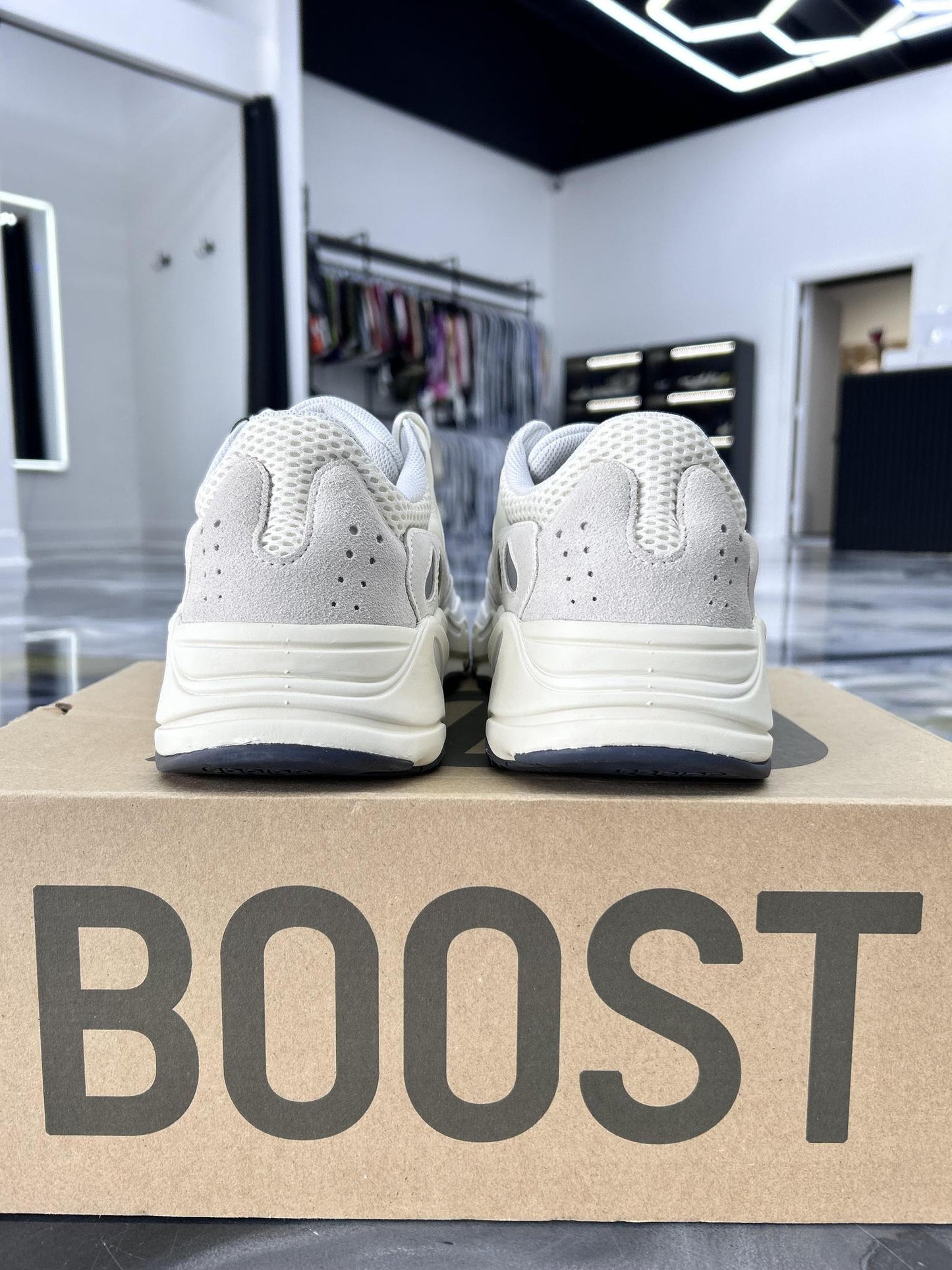 Yeezy 700 "Analog" Used Size 12.5