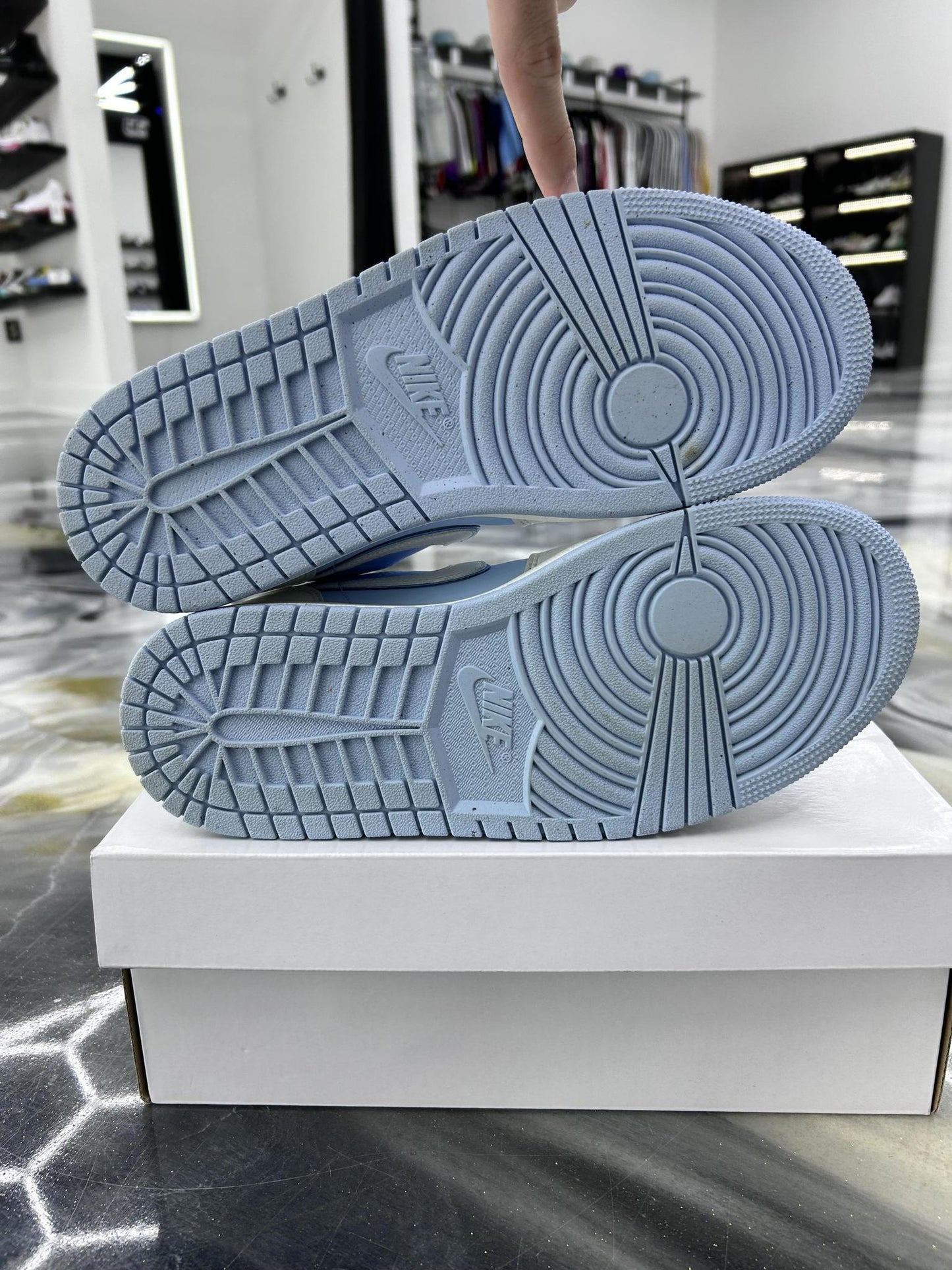 Jordan 1 Low "Reverse Ice Blue" Used Size 8.5