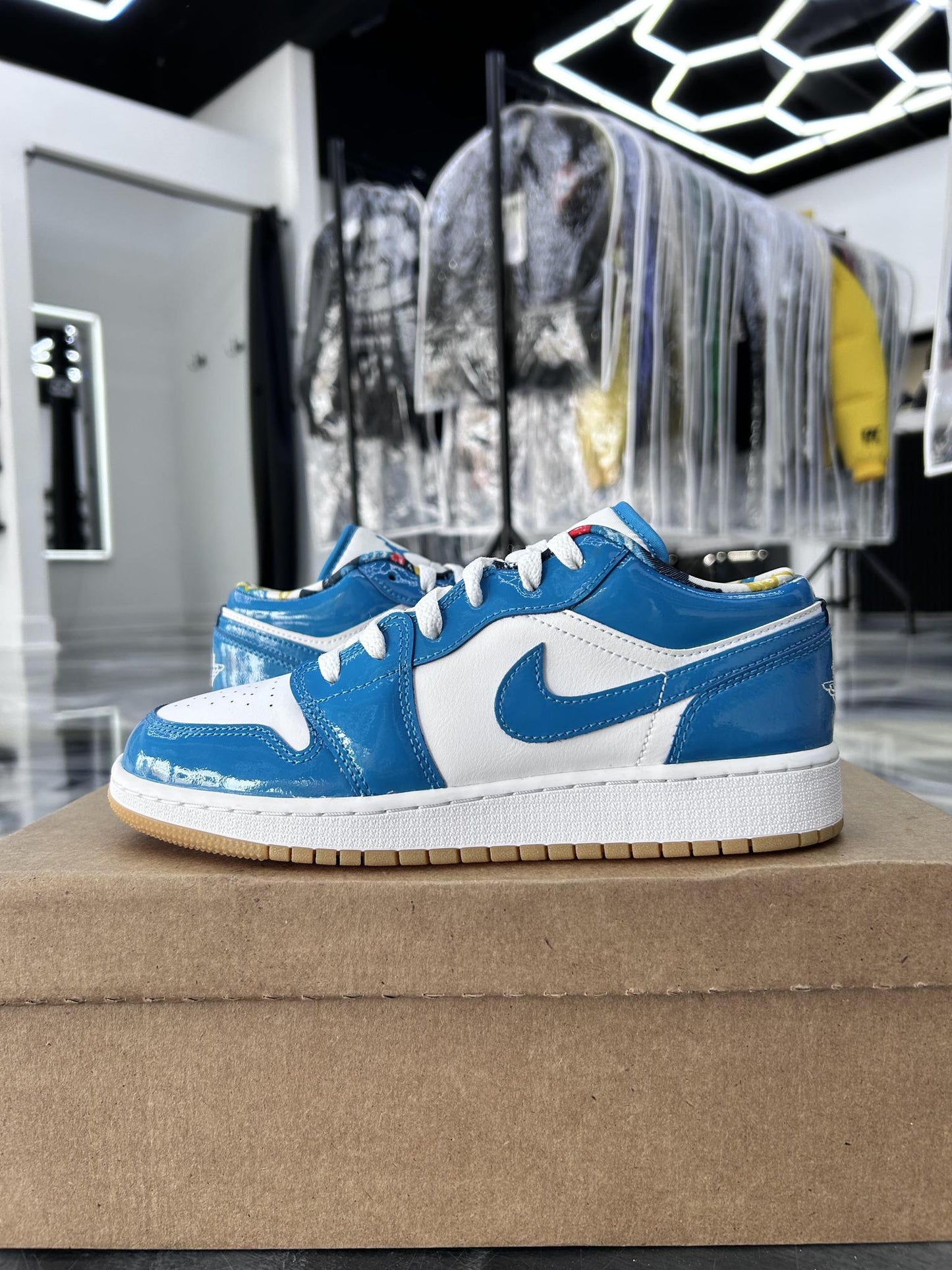 Jordan 1 Low "Barcelona" Used Size 6Y/7.5W