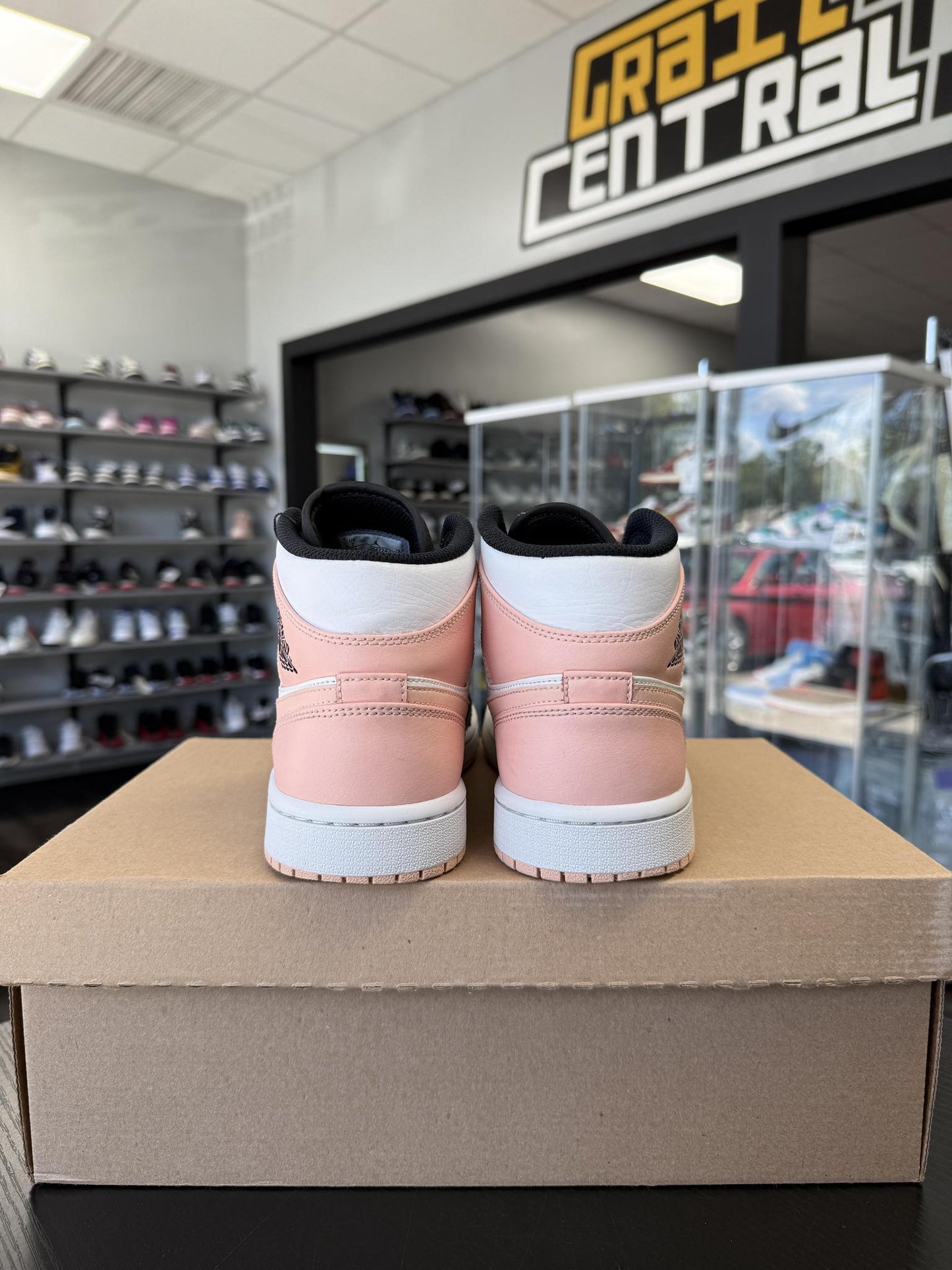 Jordan 1 Mid "Arctic Orange" Used Size 7Y/8.5W