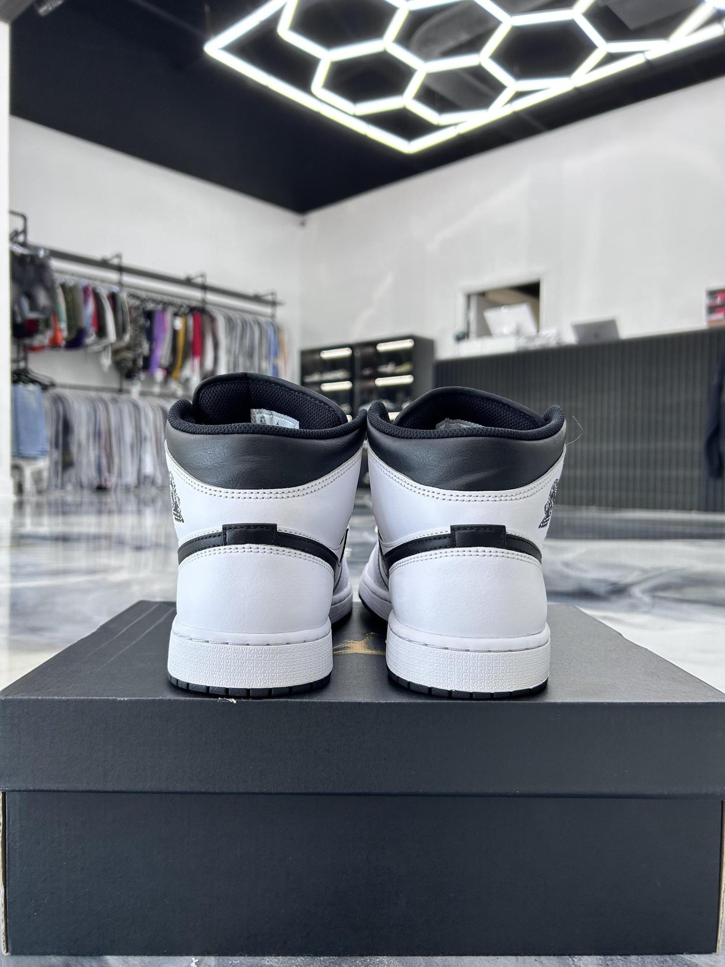 Jordan 1 Mid "Black White" Used Size 9.5