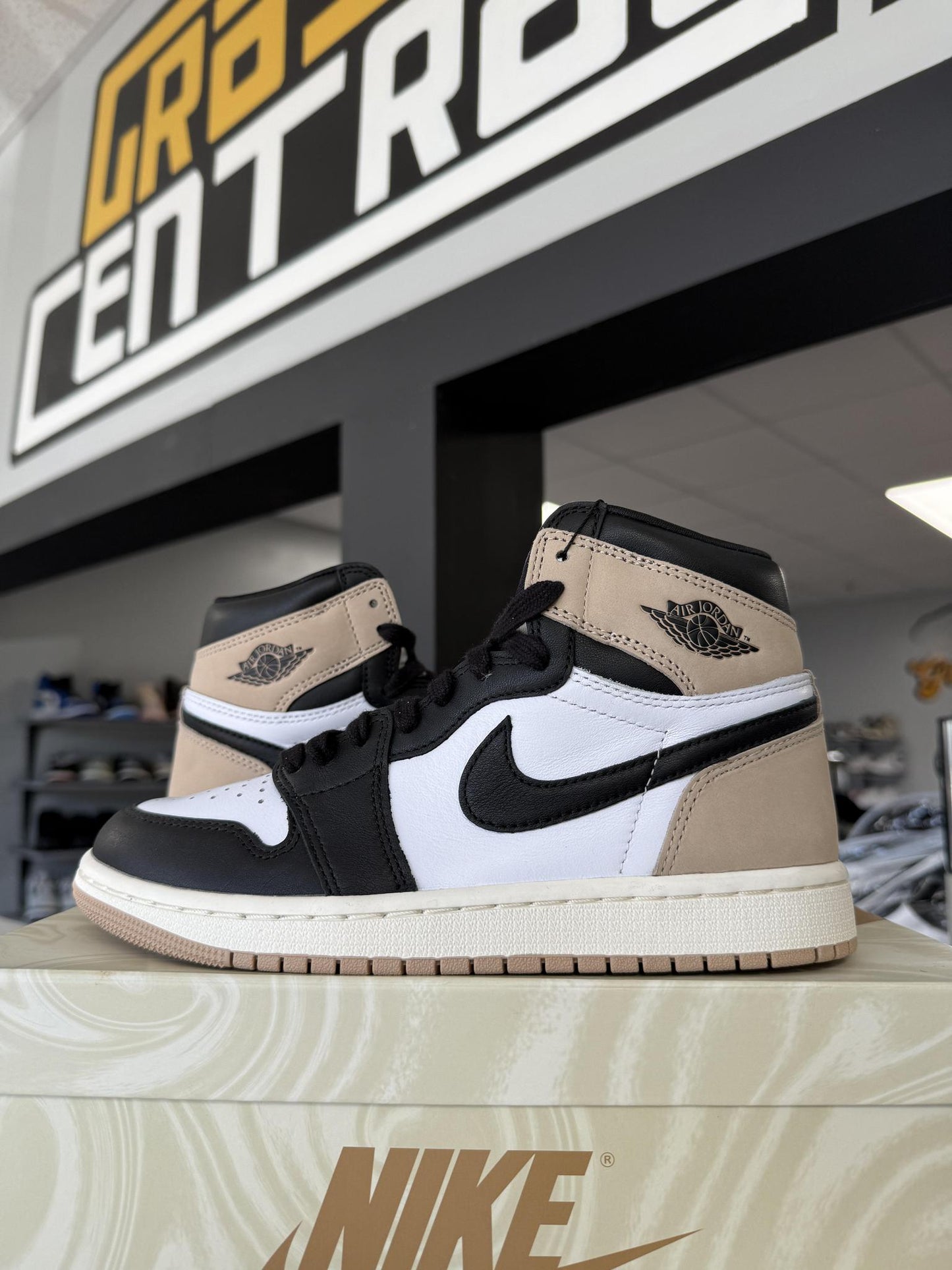 Jordan 1 "Latte" Used Size 5Y/6.5W